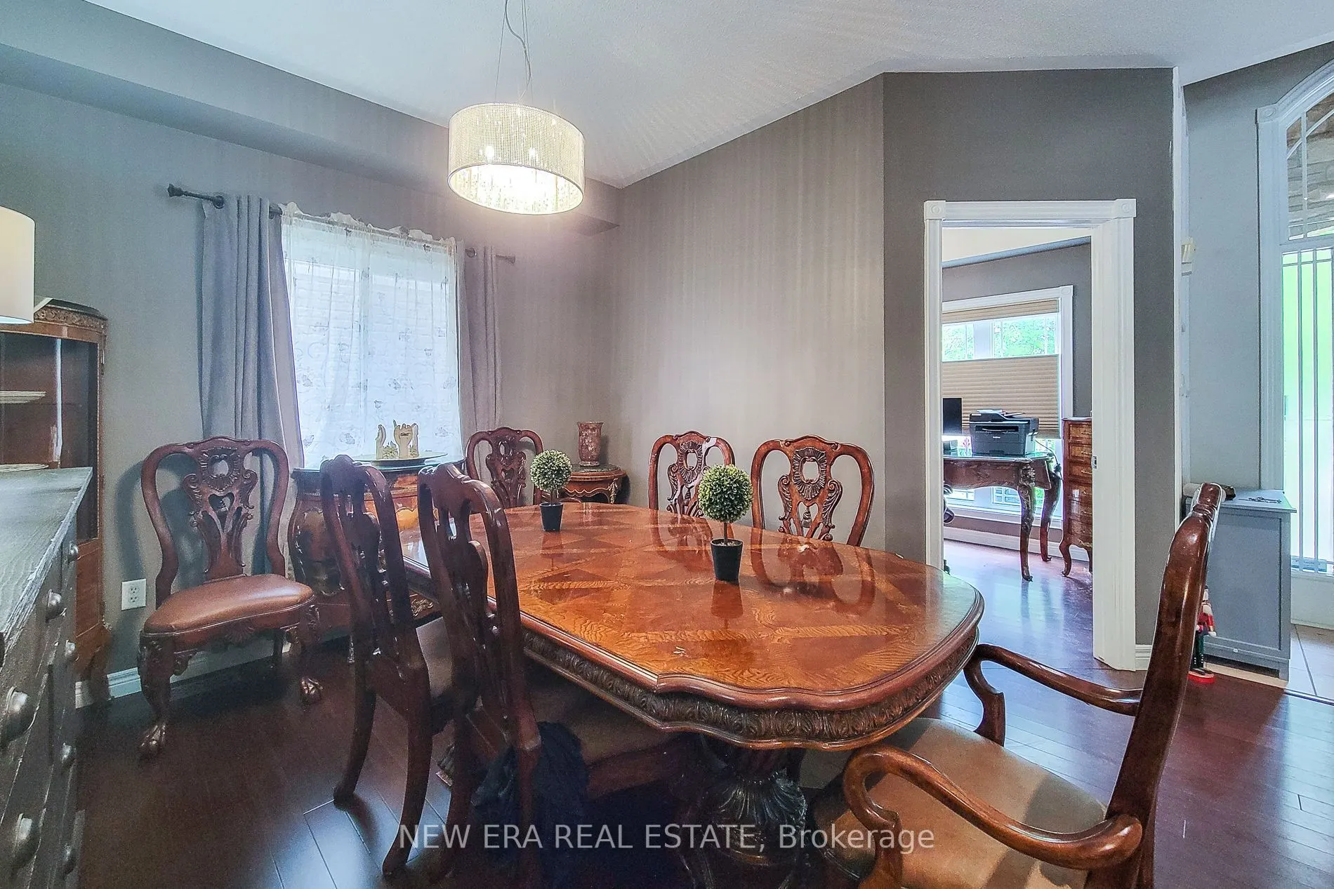 214 Cloverleaf Drive