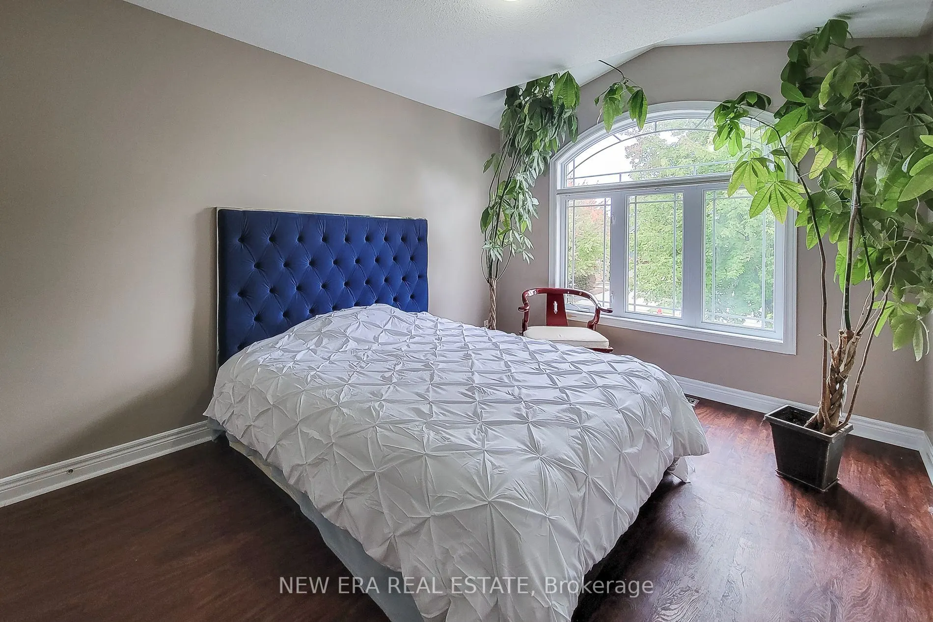 214 Cloverleaf Drive