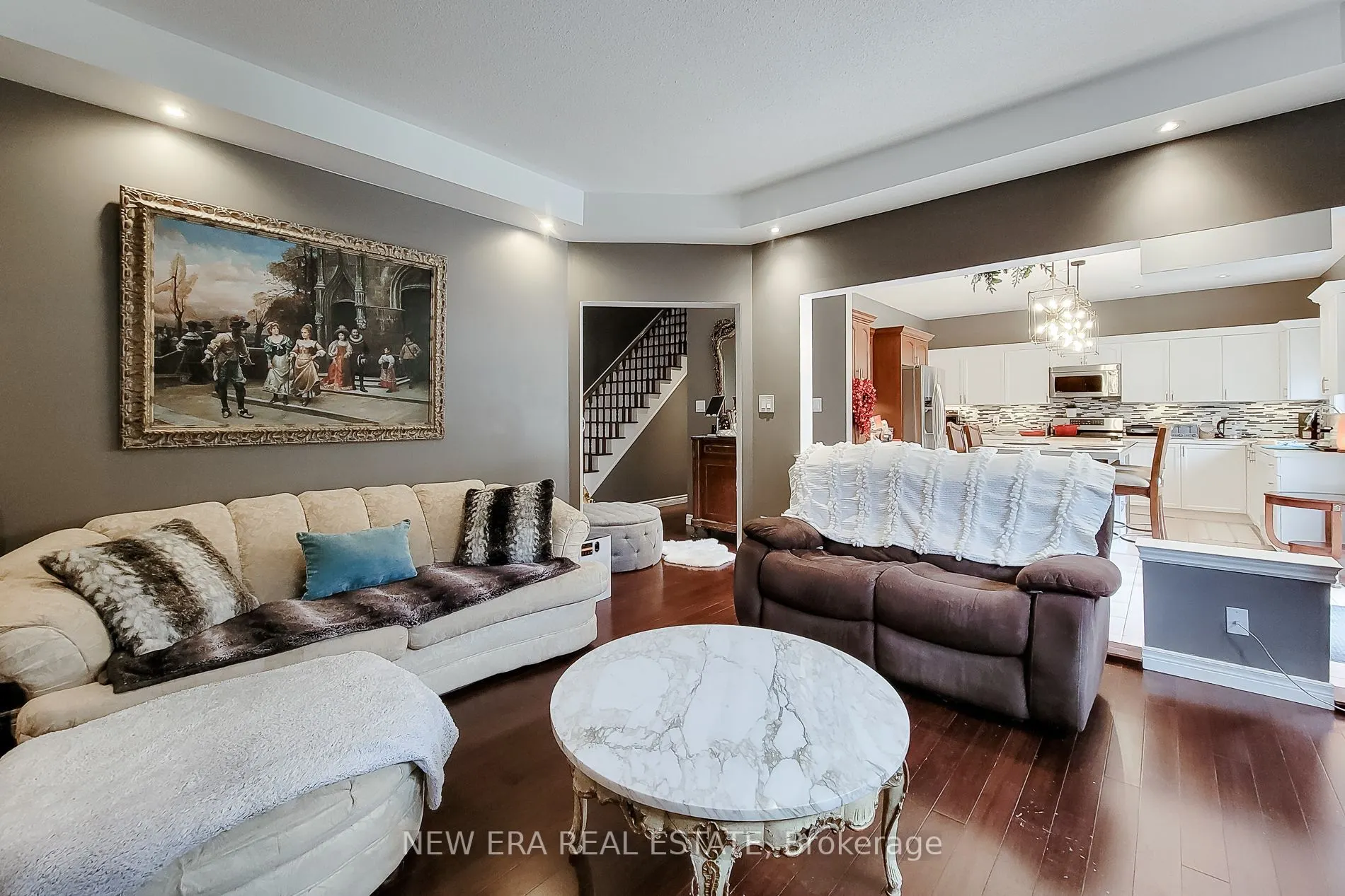 214 Cloverleaf Drive