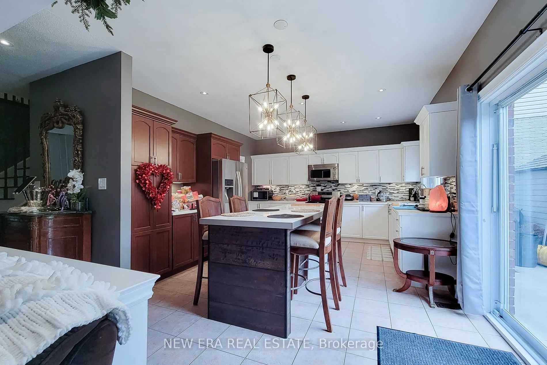 214 Cloverleaf Drive