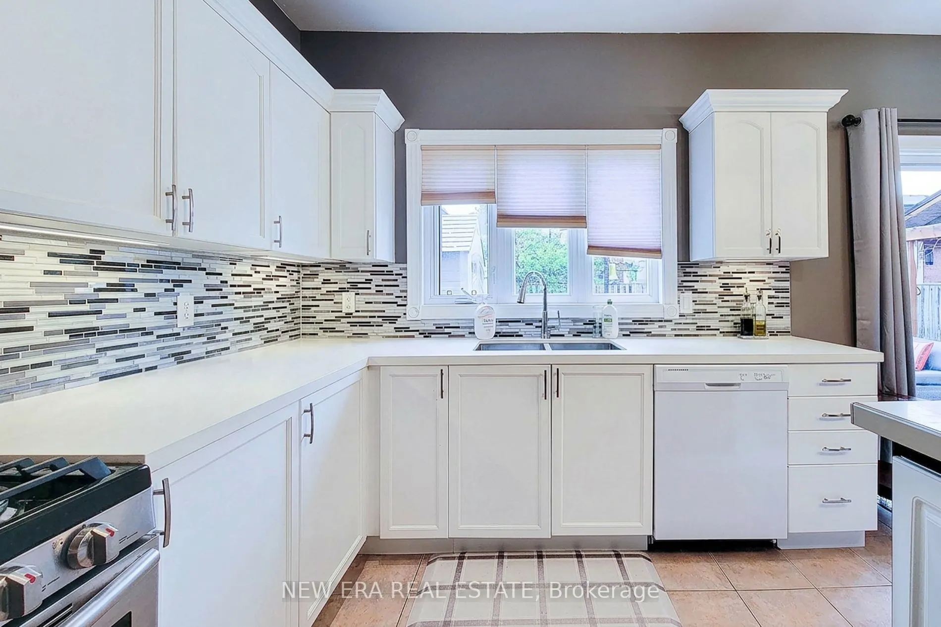 214 Cloverleaf Drive