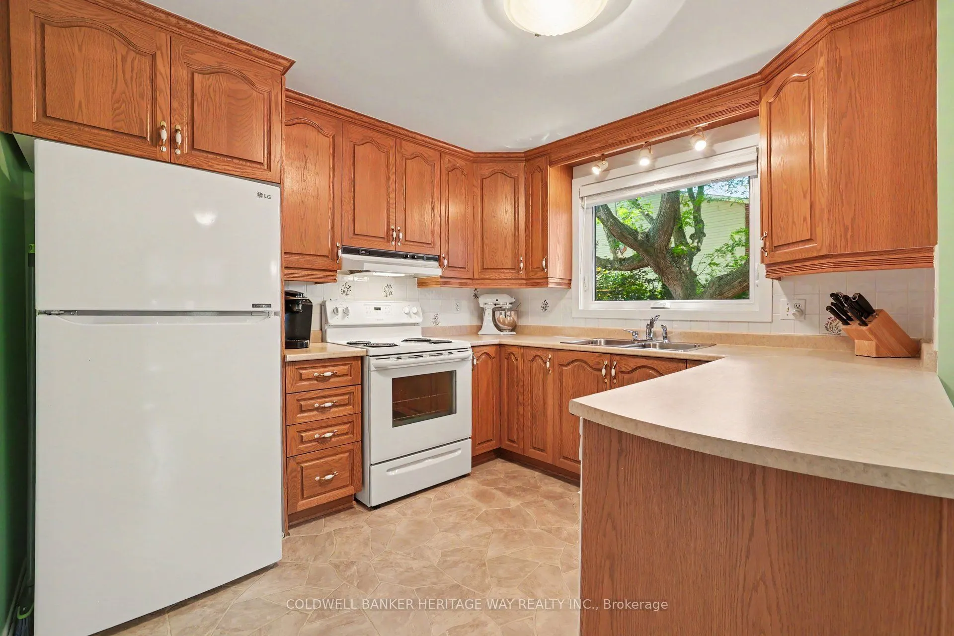 45 Shadetree Crescent