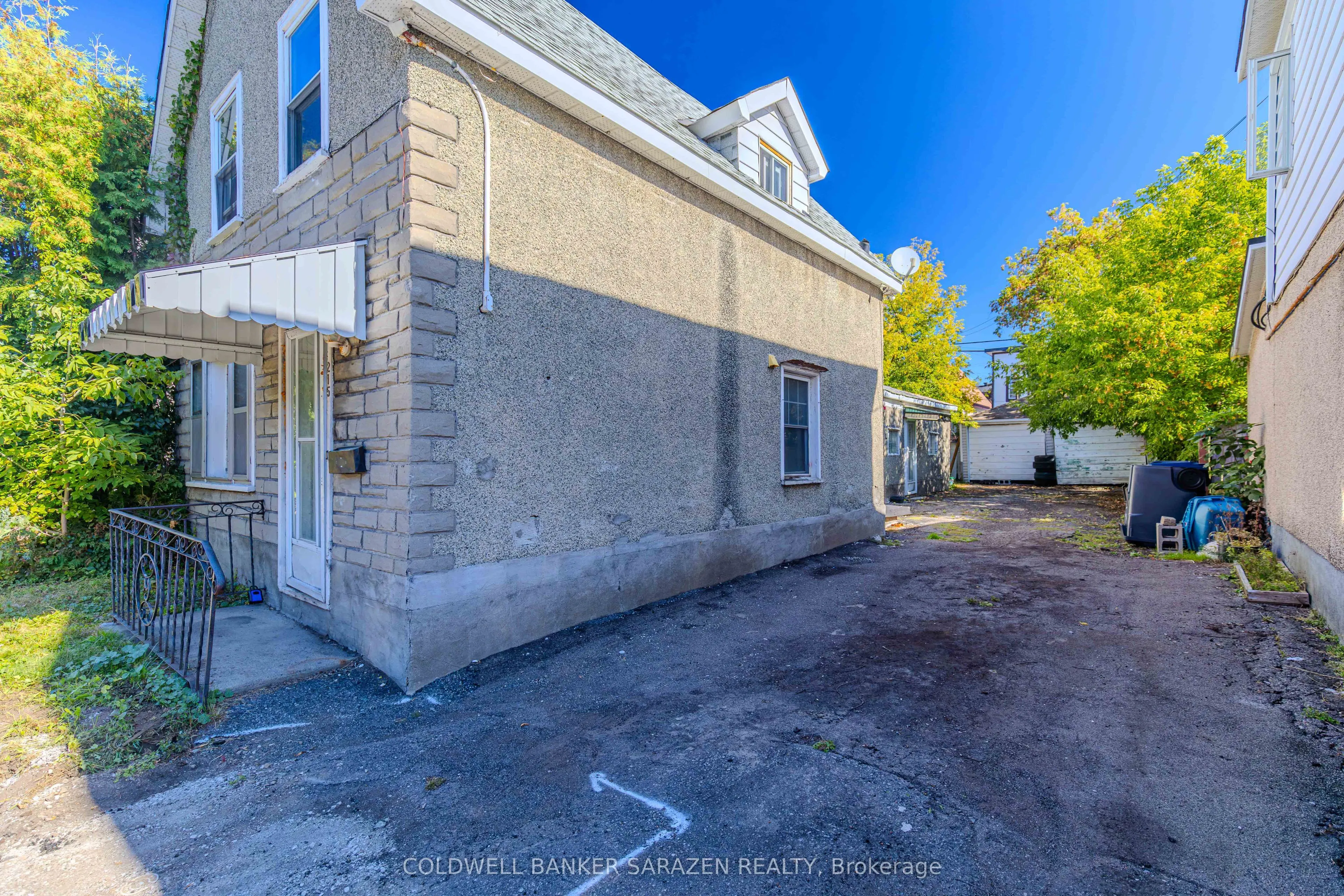 215 Desrosiers Street