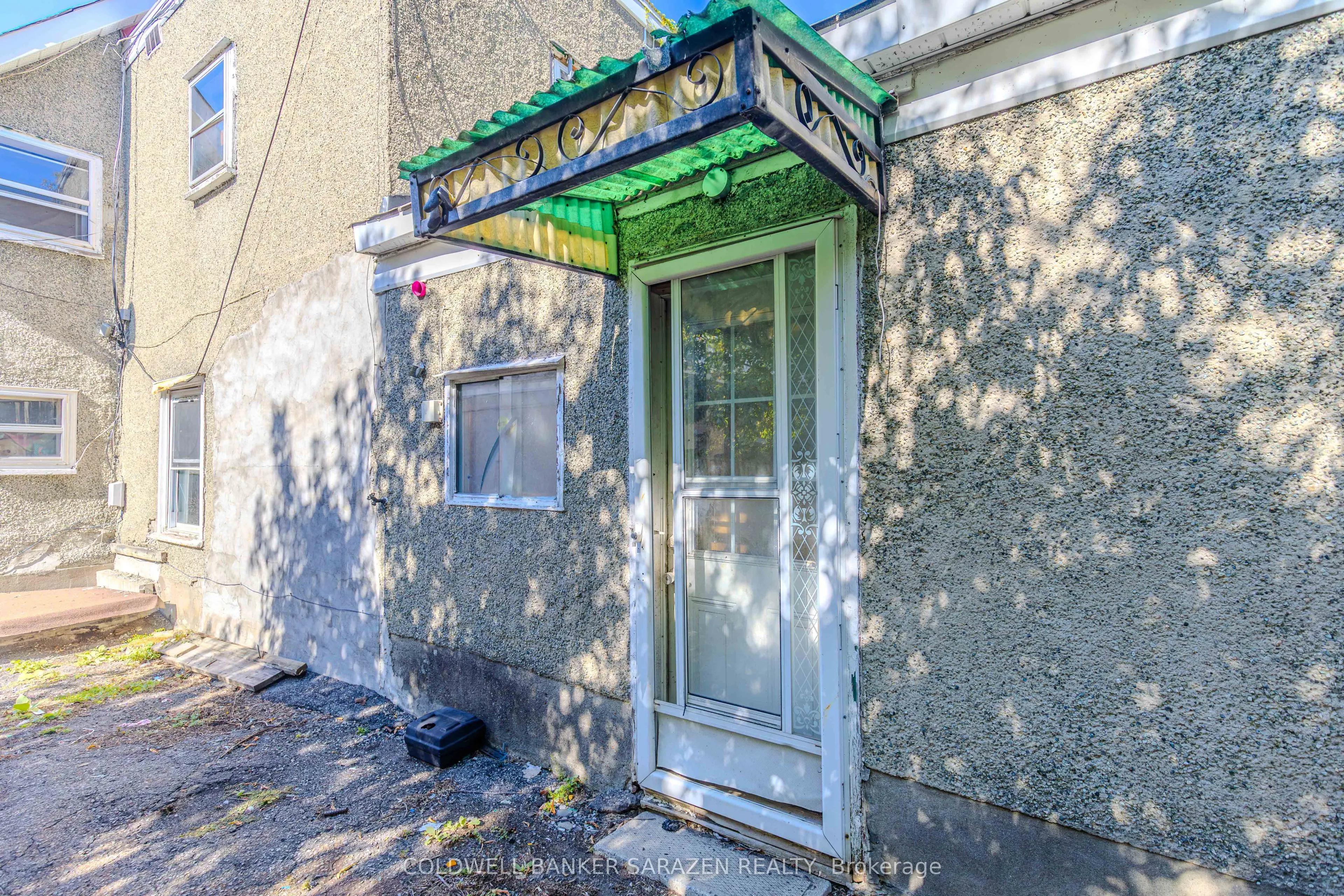 215 Desrosiers Street