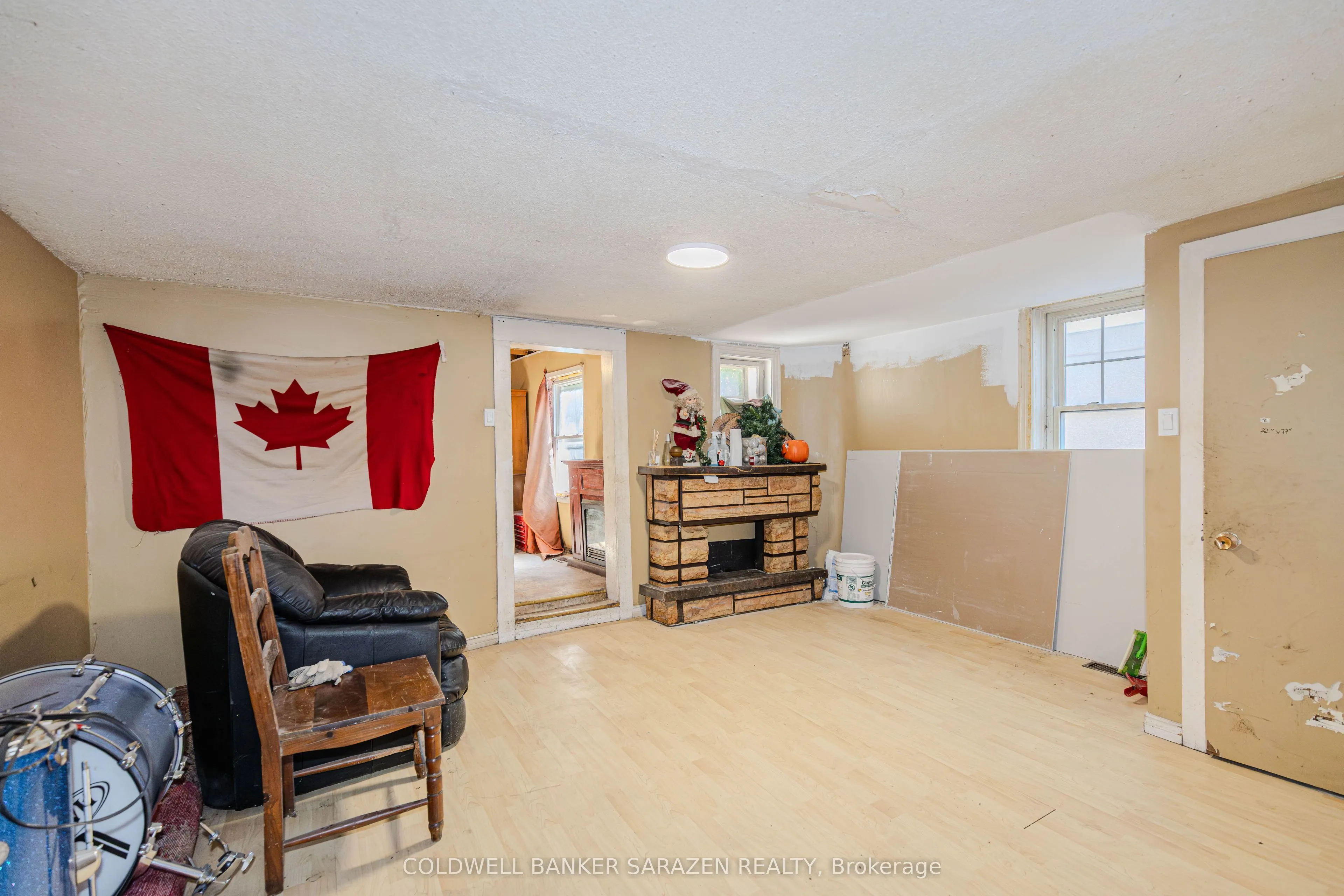 215 Desrosiers Street