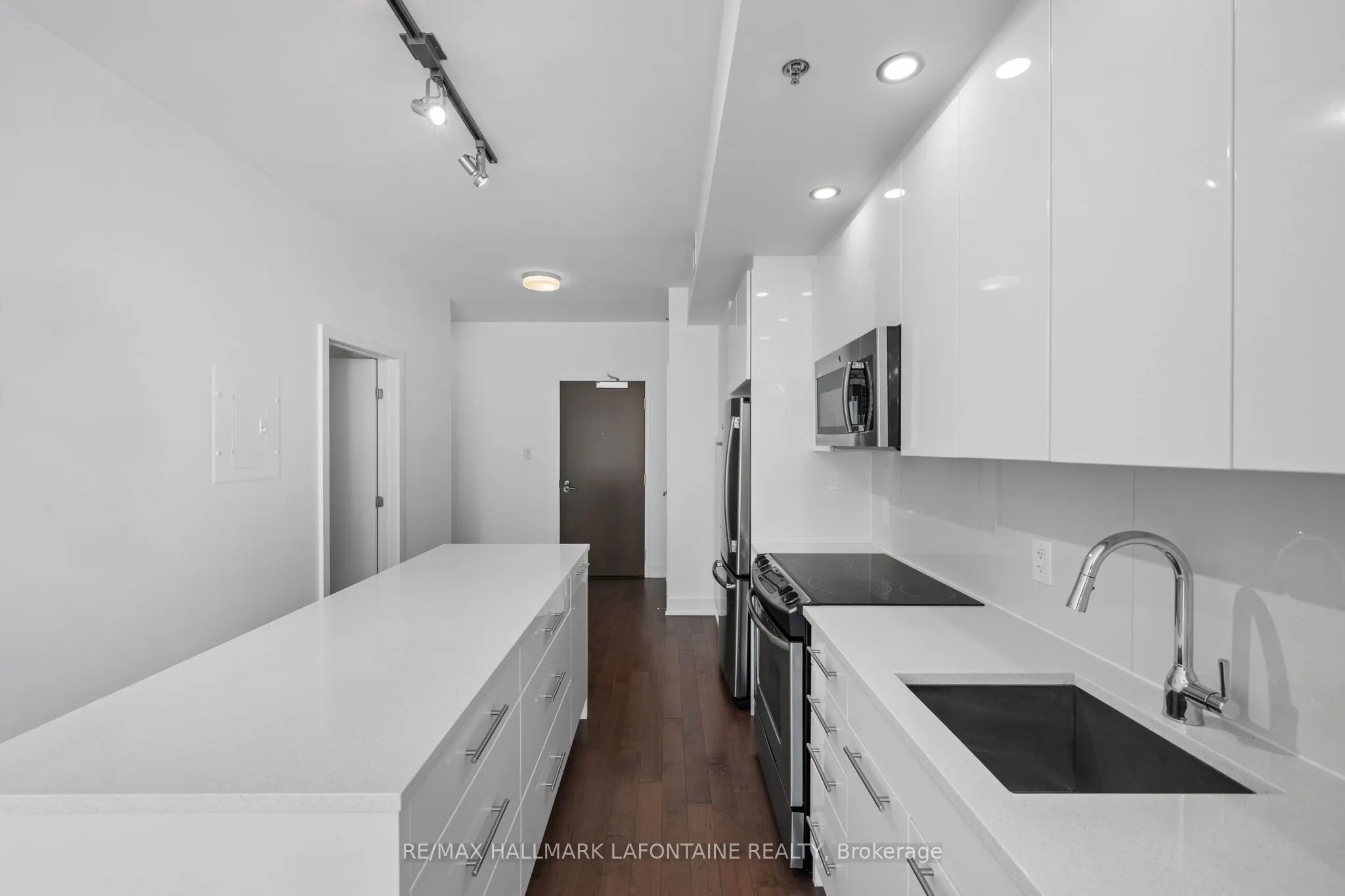 88 Richmond Road #204