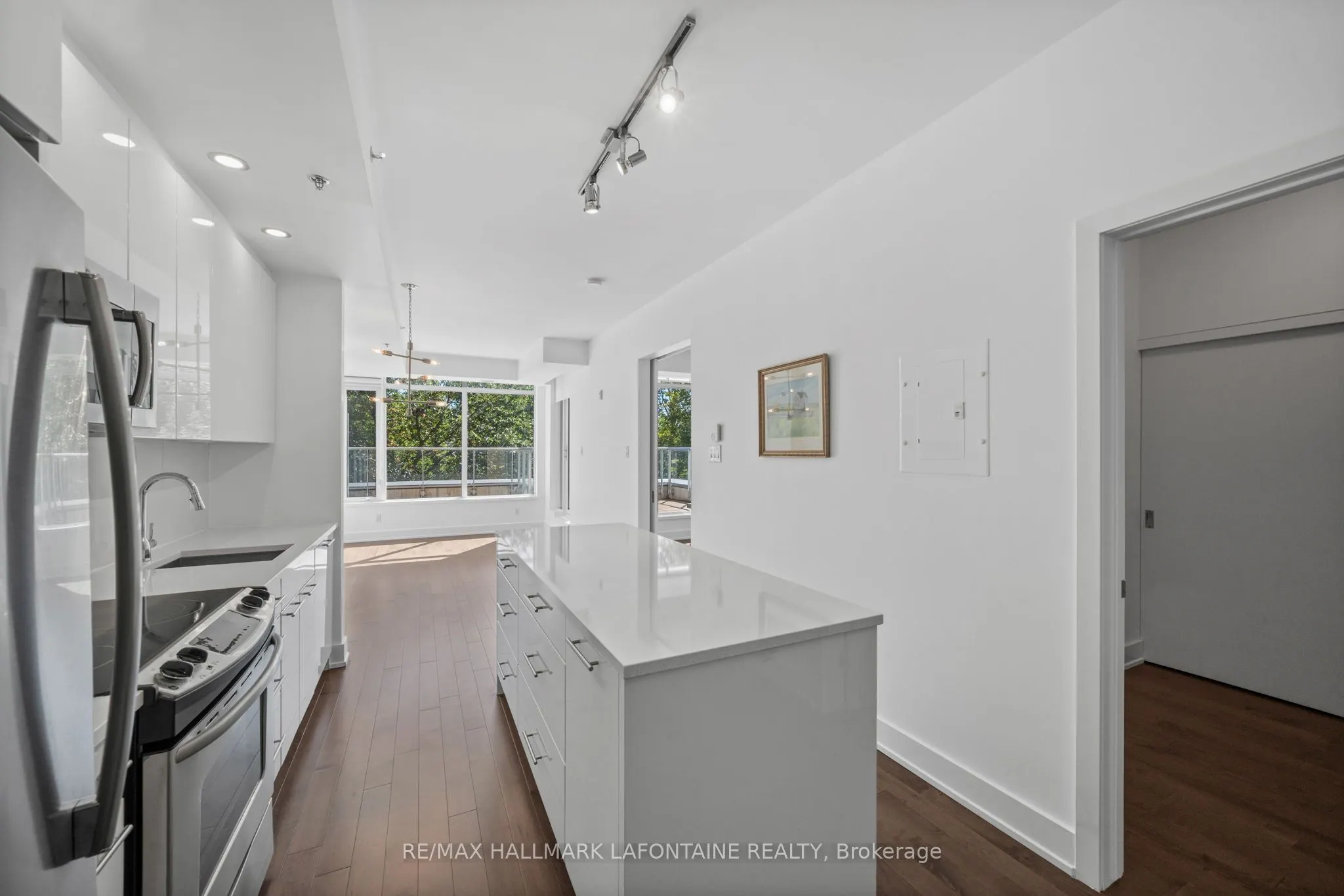 88 Richmond Road #204