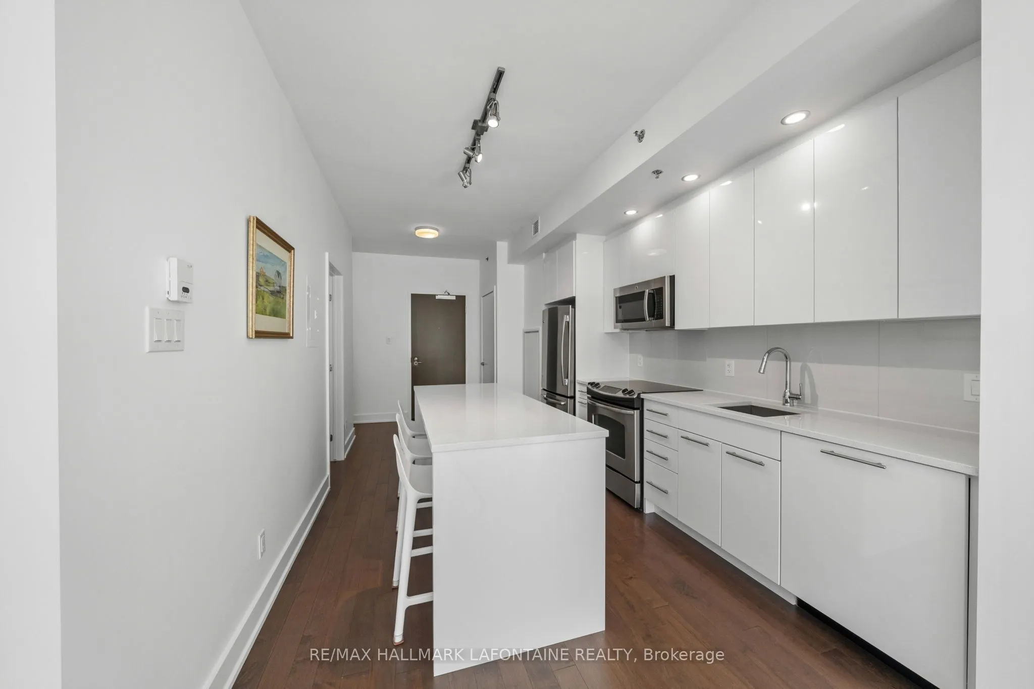 88 Richmond Road #204