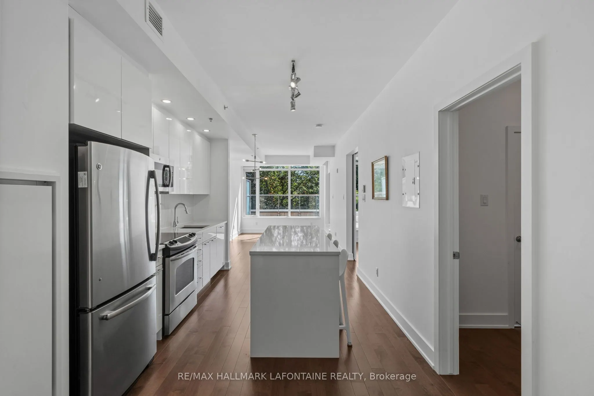 88 Richmond Road #204