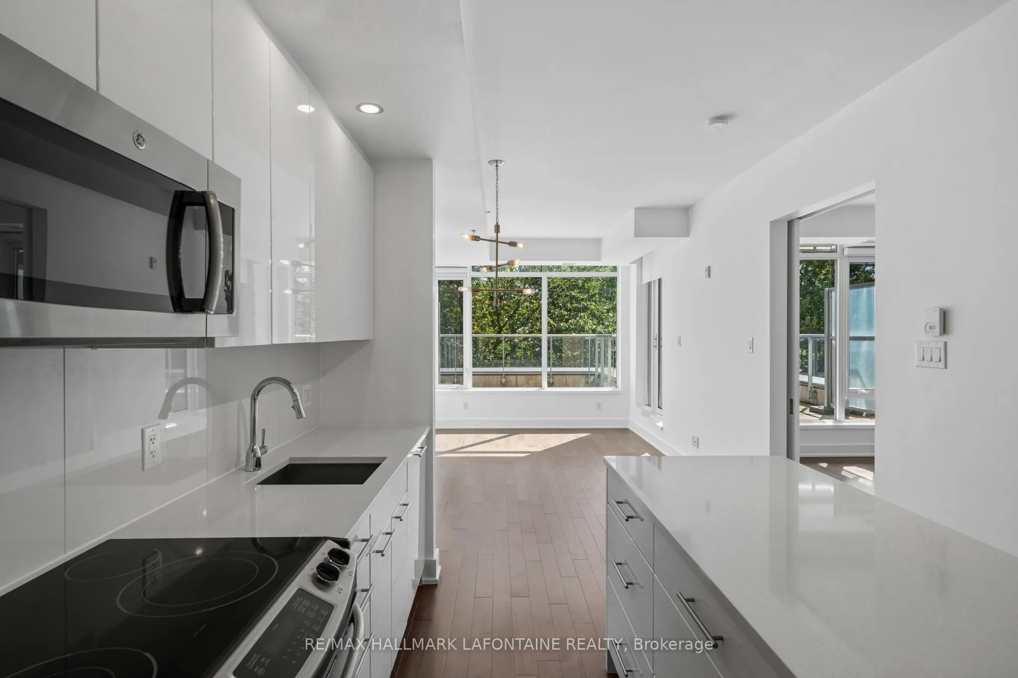 88 Richmond Road #204