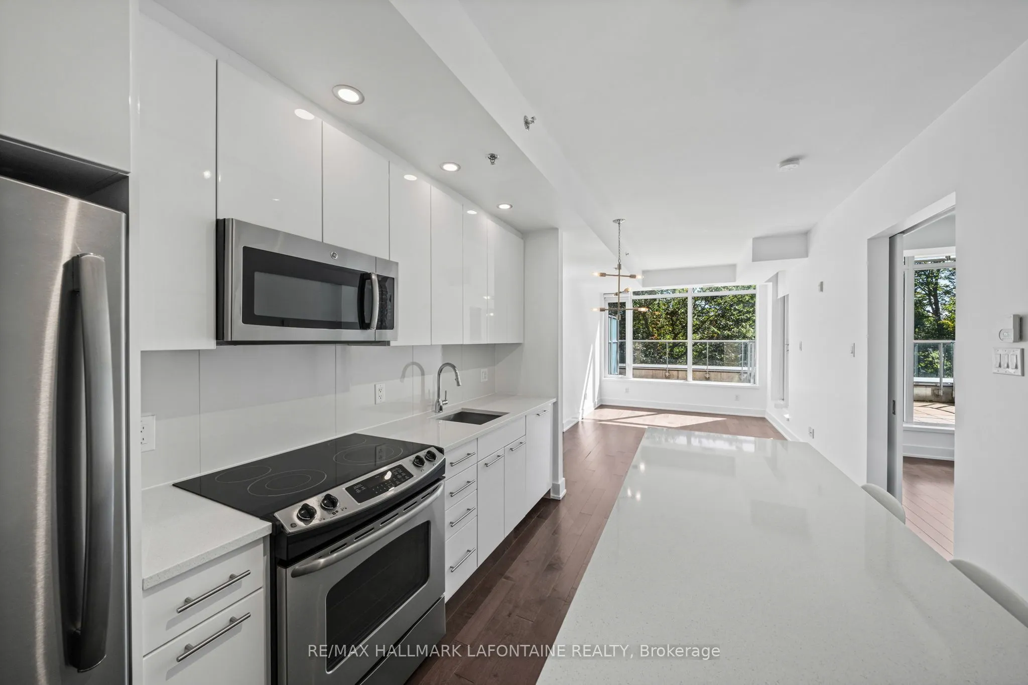 88 Richmond Road #204