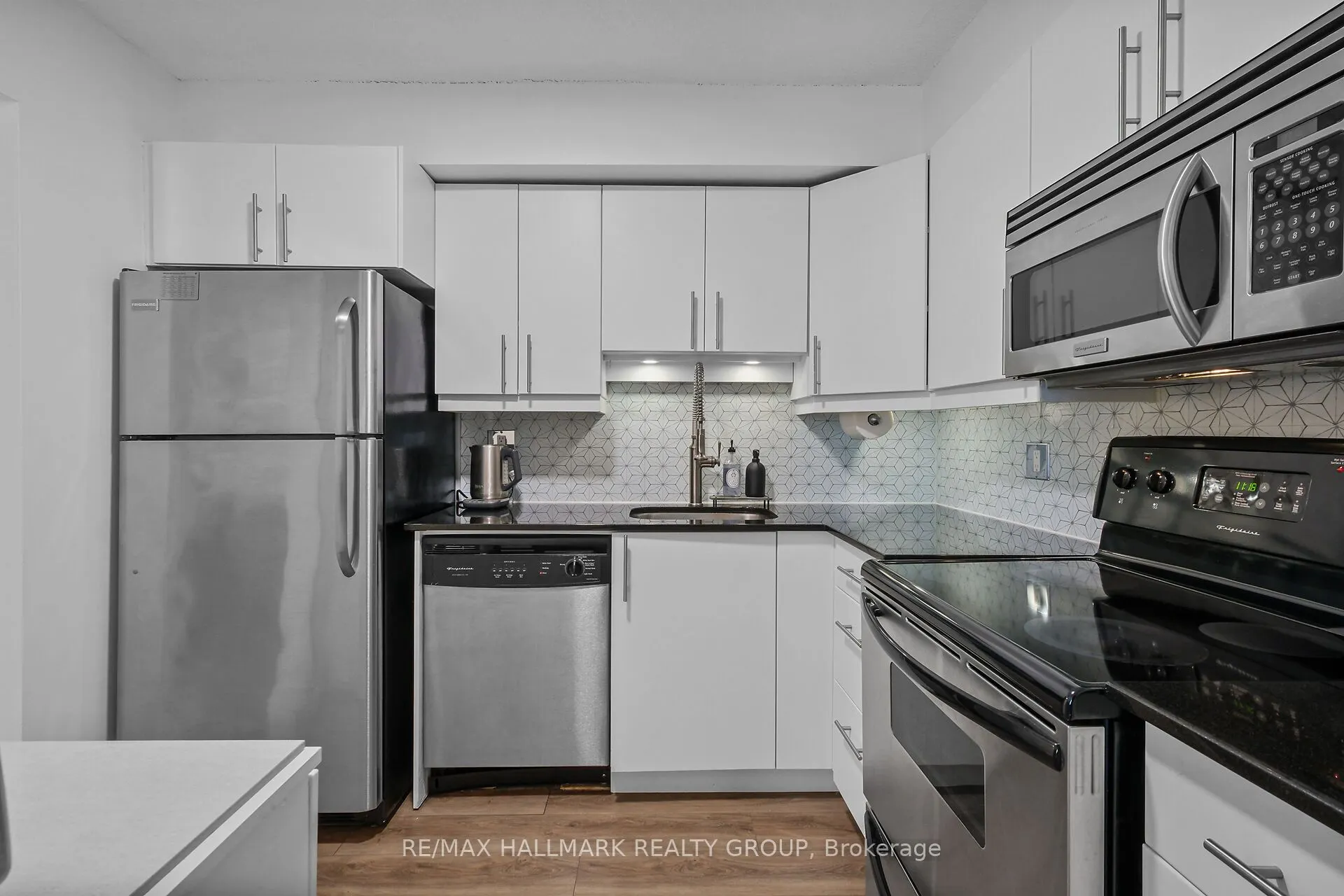 199 Kent Street #604