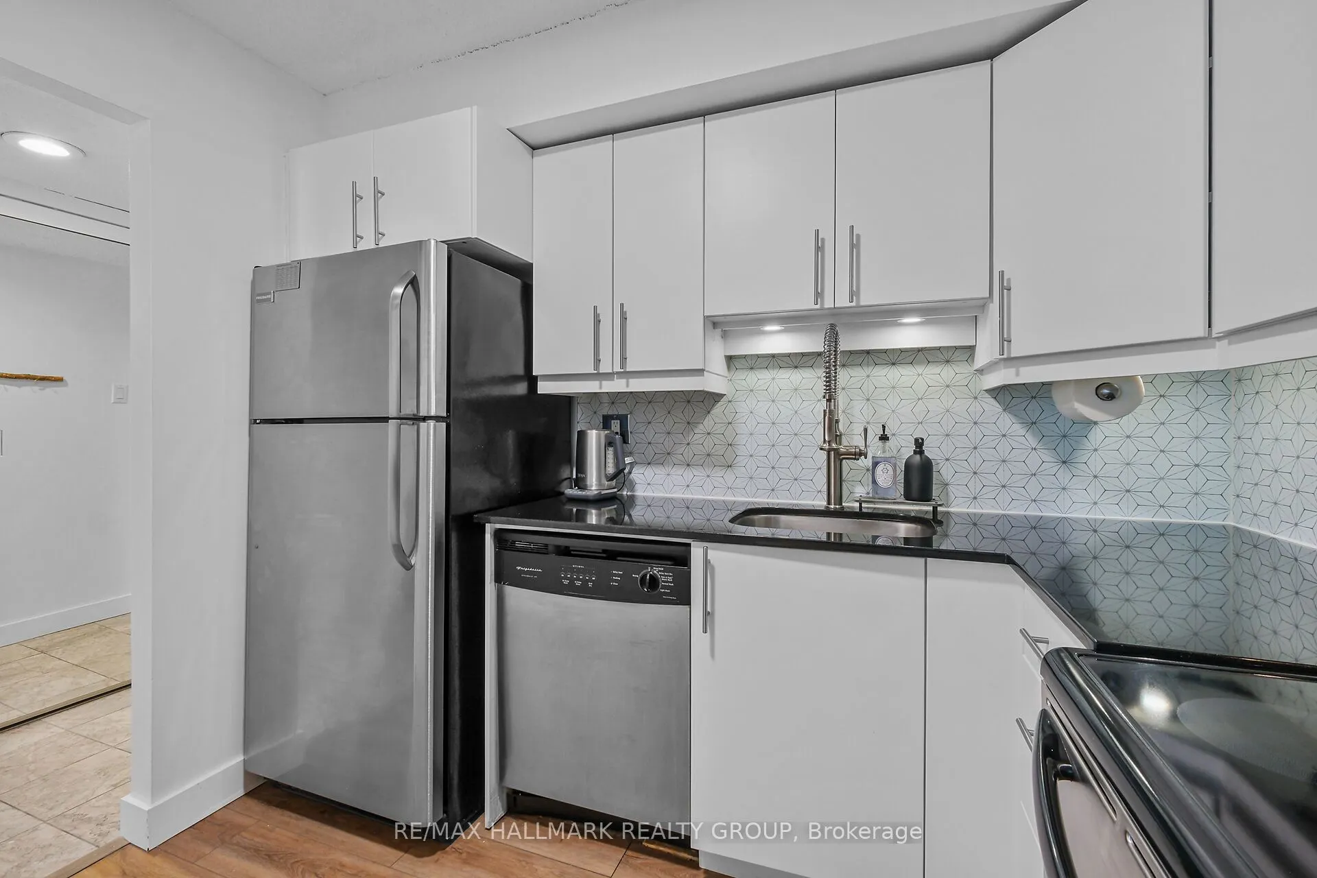 199 Kent Street #604