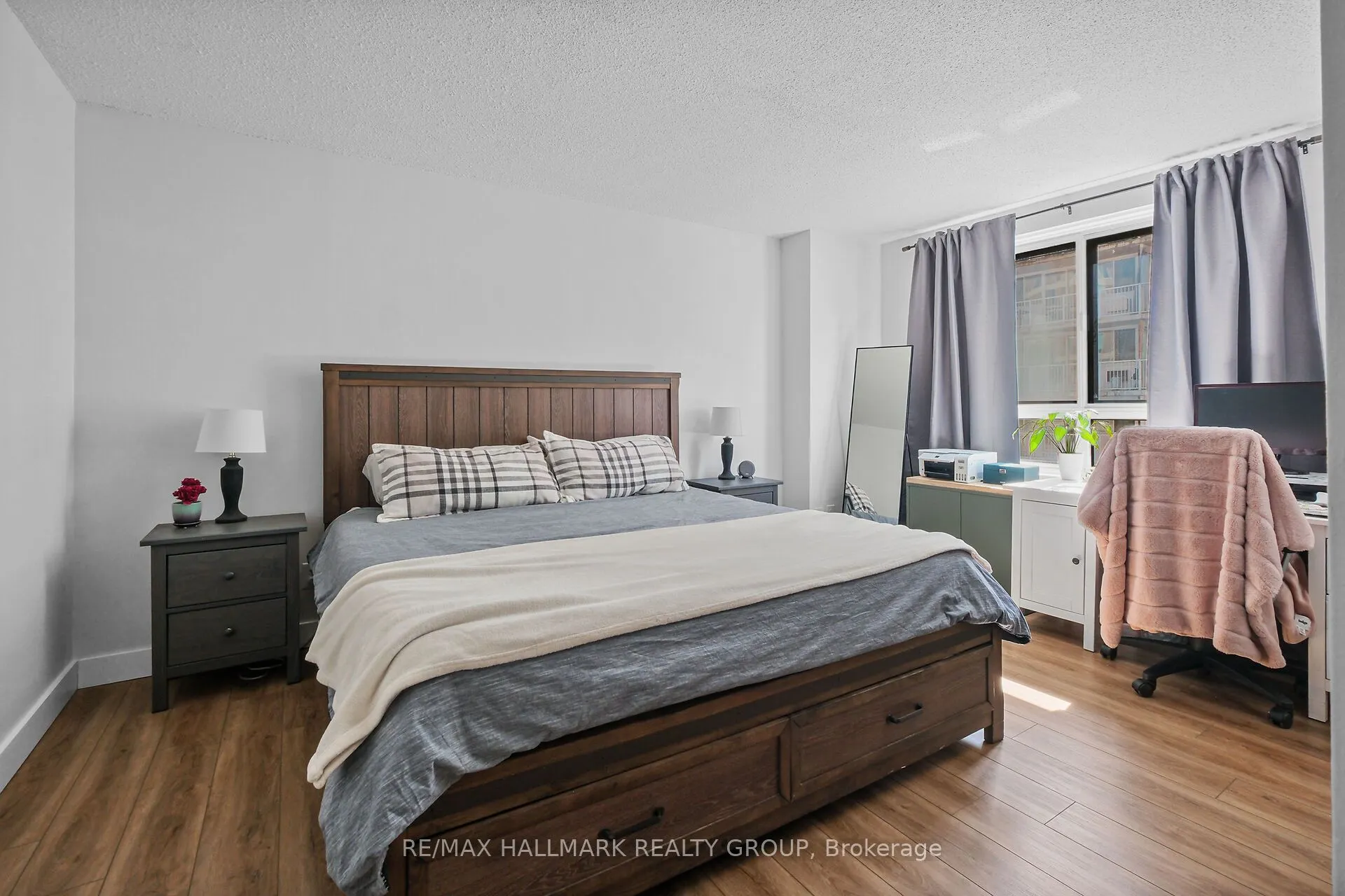 199 Kent Street #604