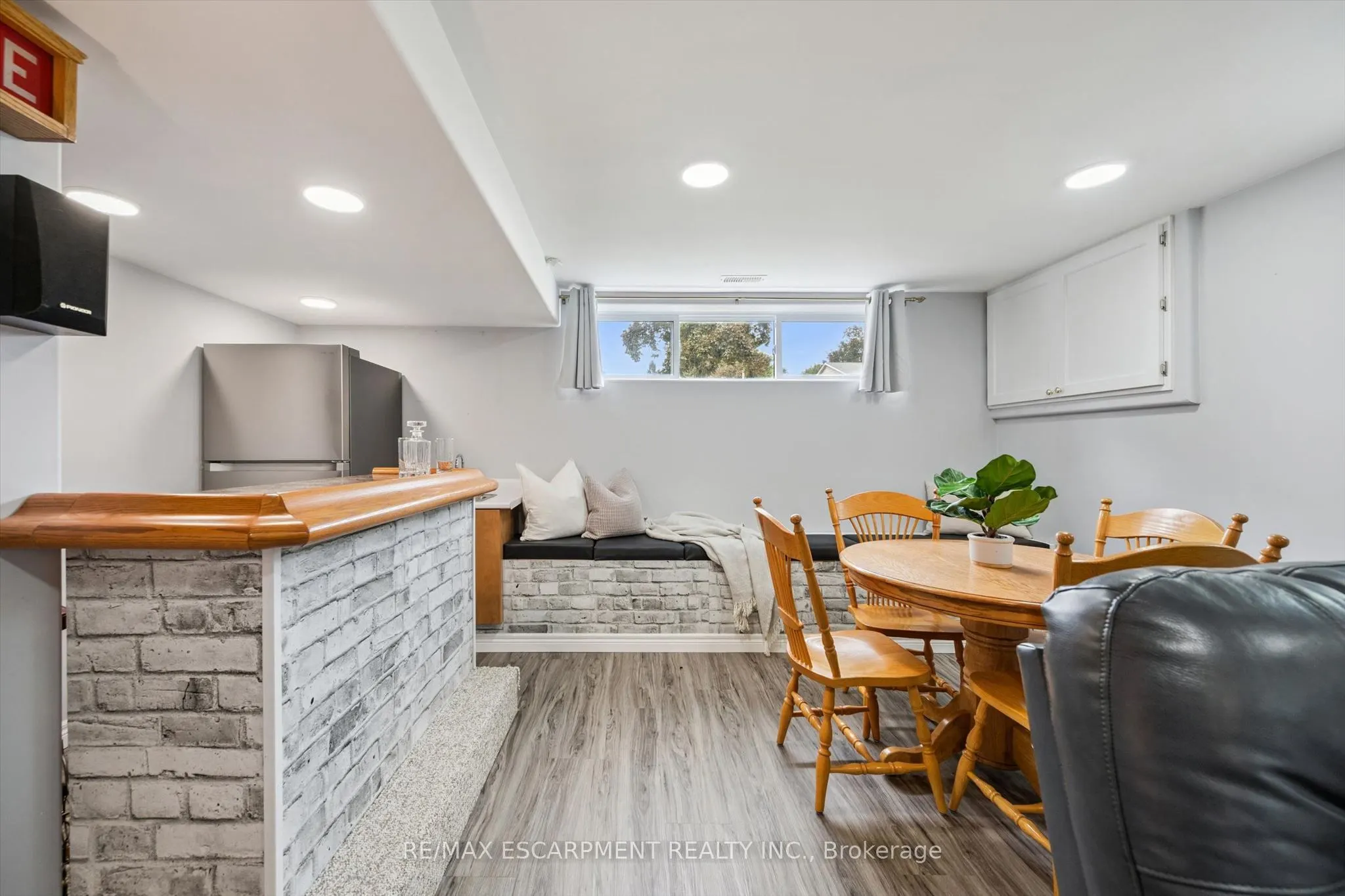 136 Woodlawn Avenue