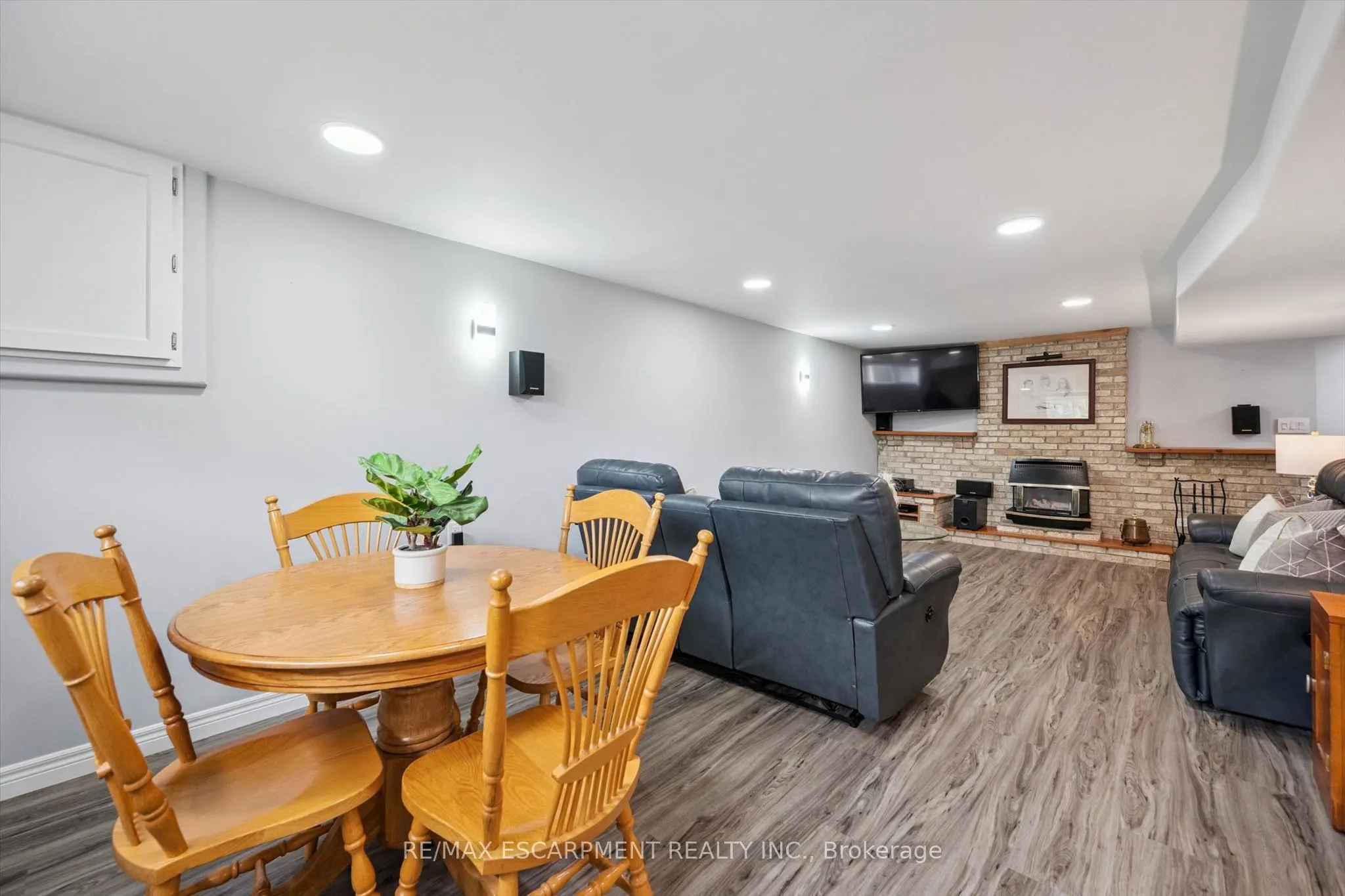 136 Woodlawn Avenue