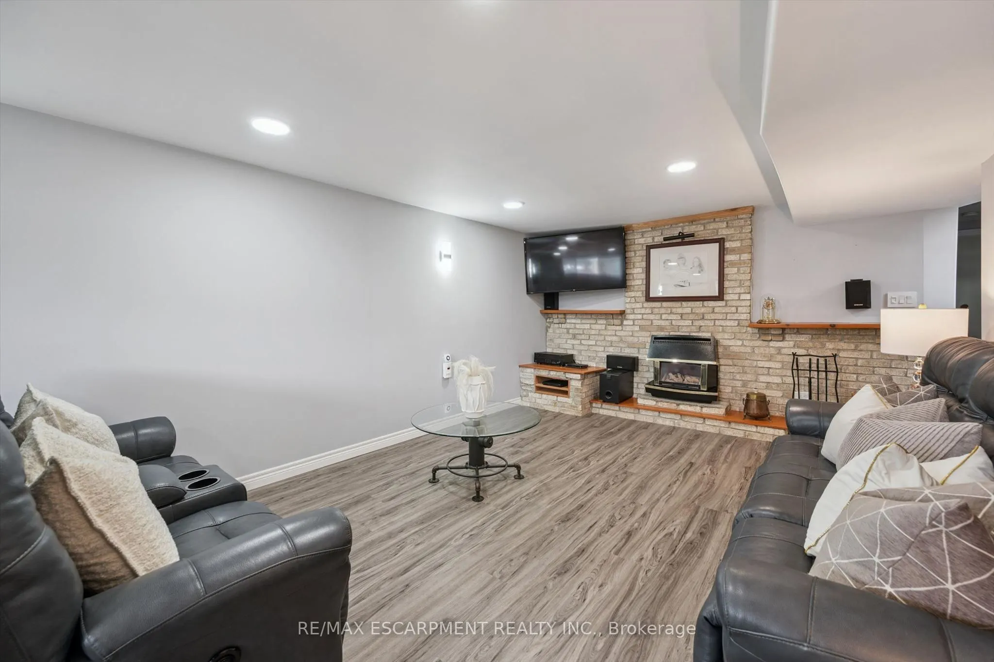 136 Woodlawn Avenue