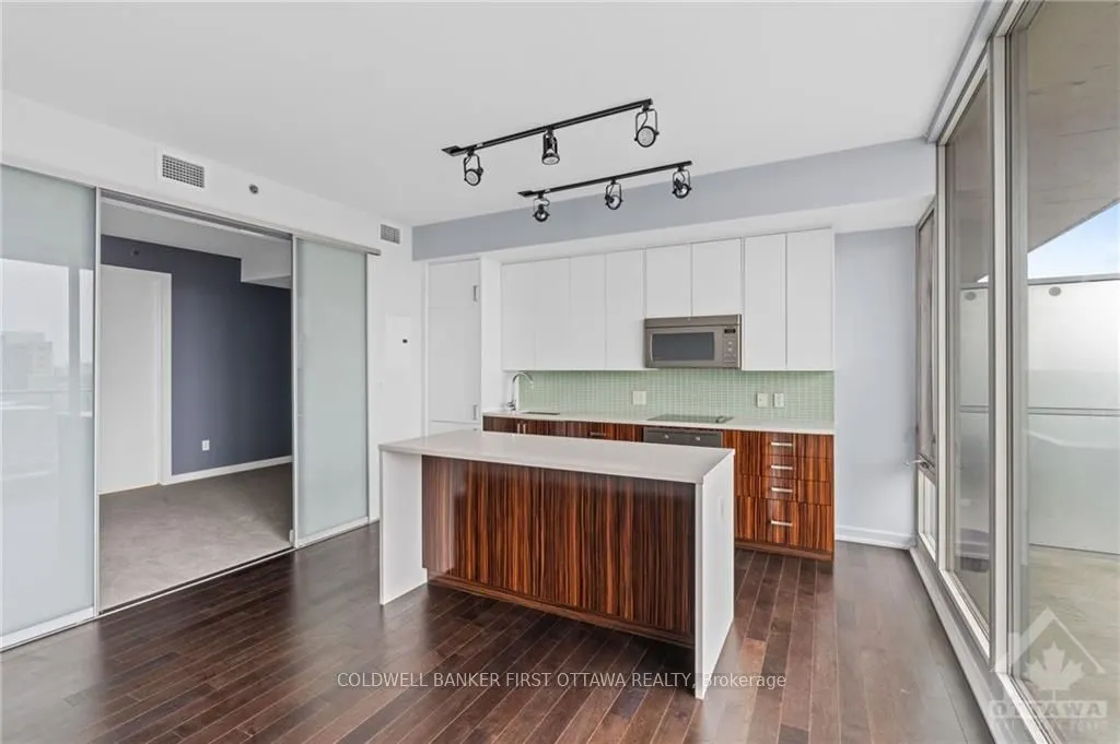 300 LISGAR Street #907
