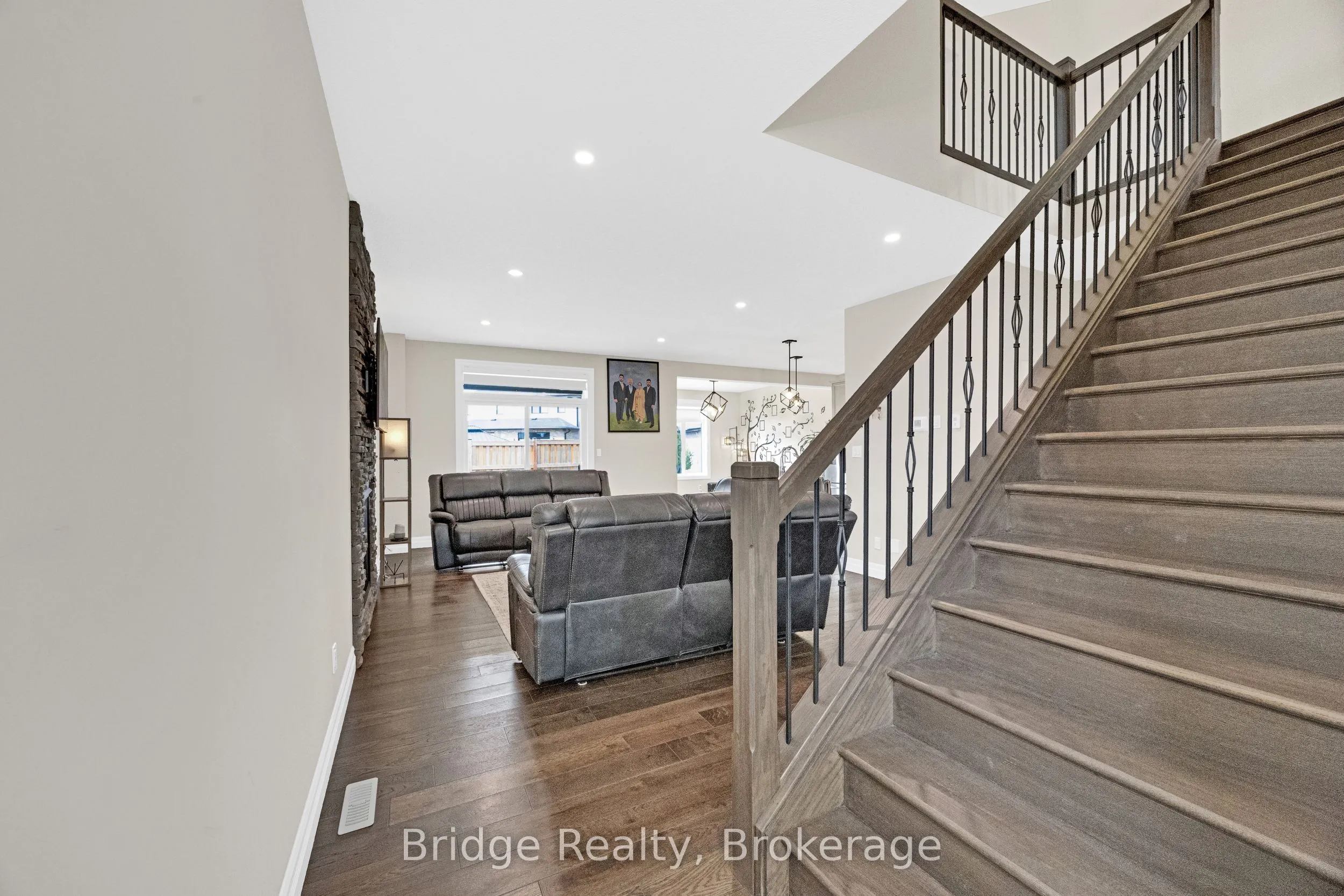 256 Tamarack Boulevard