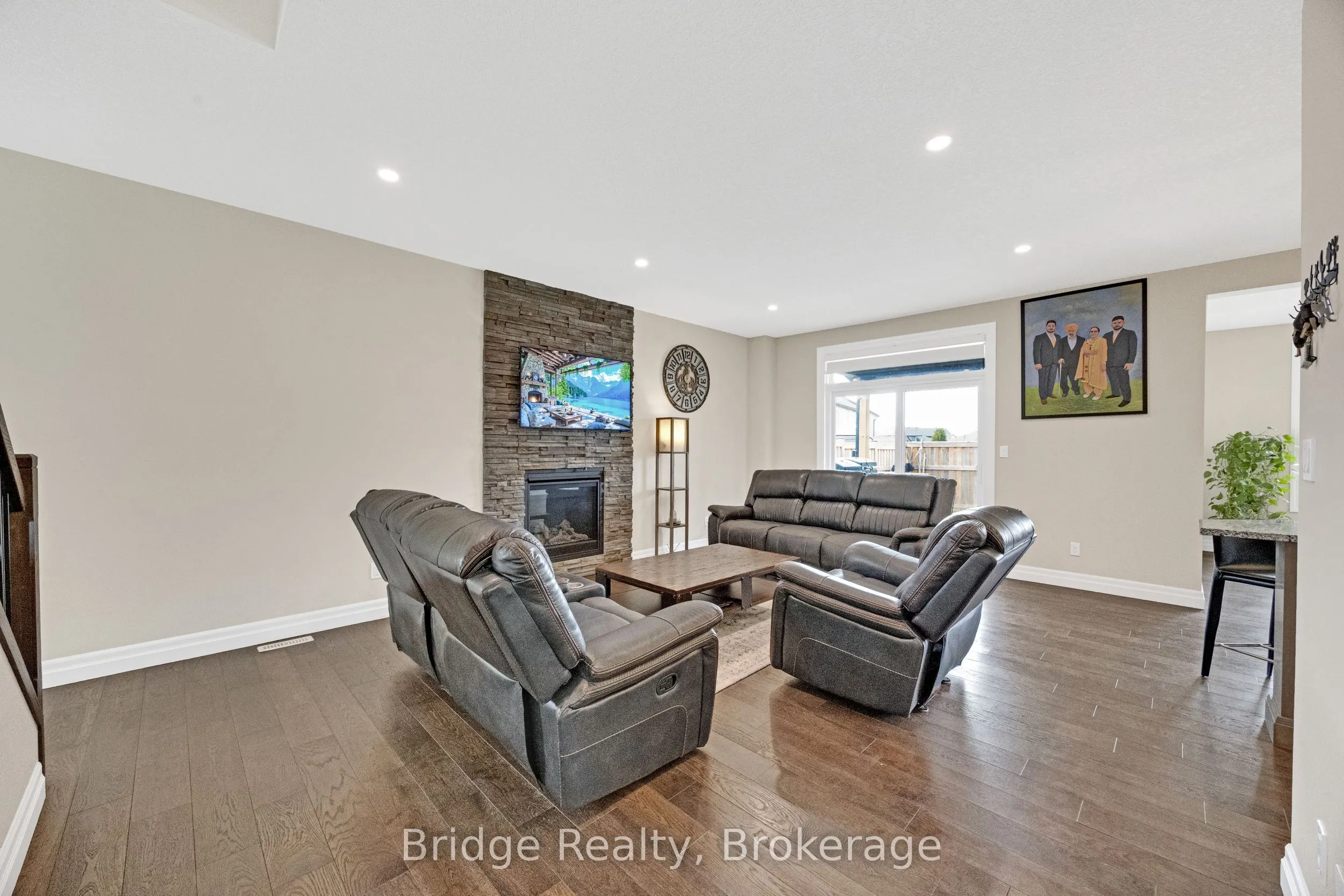 256 Tamarack Boulevard