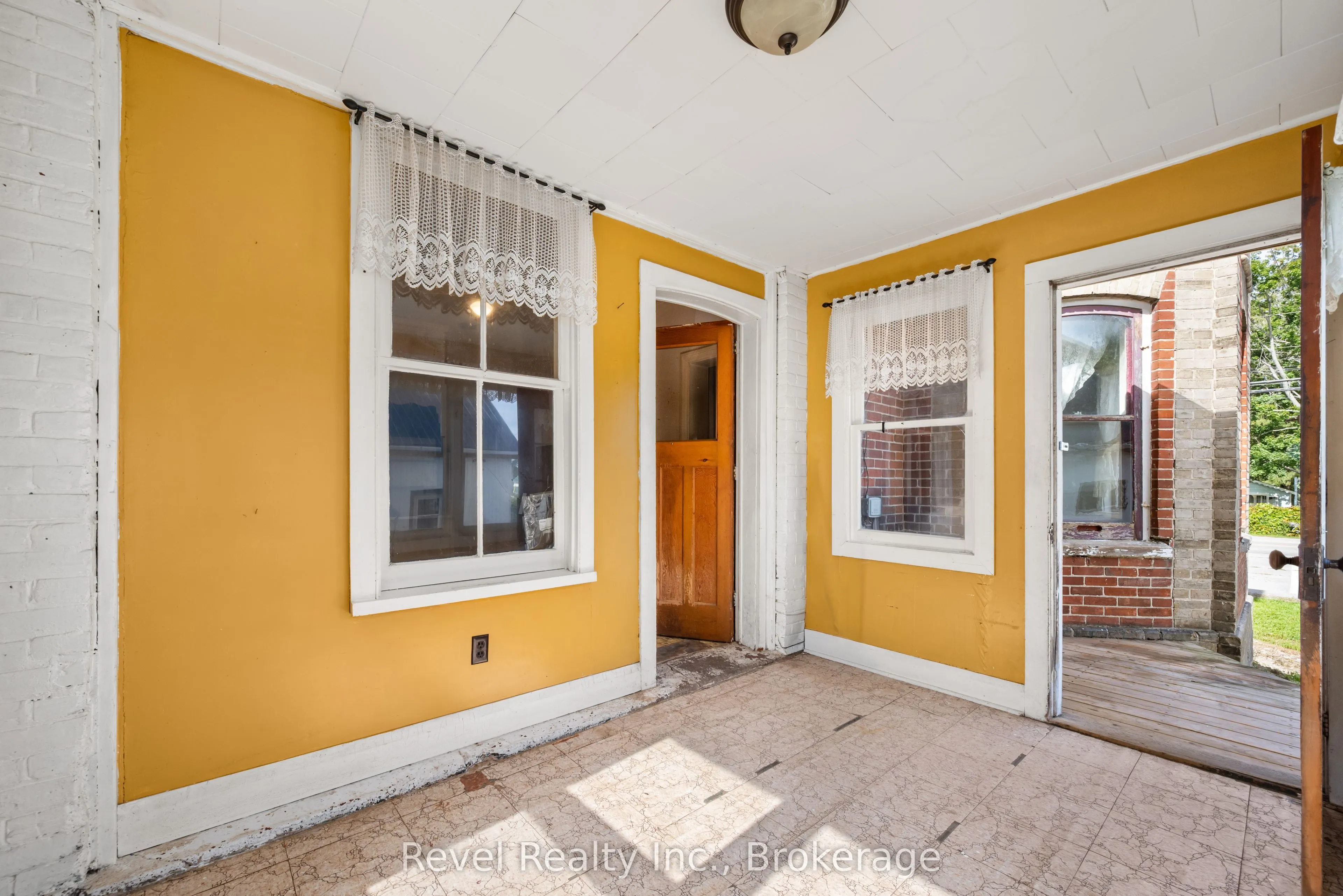 1014 Portage Road