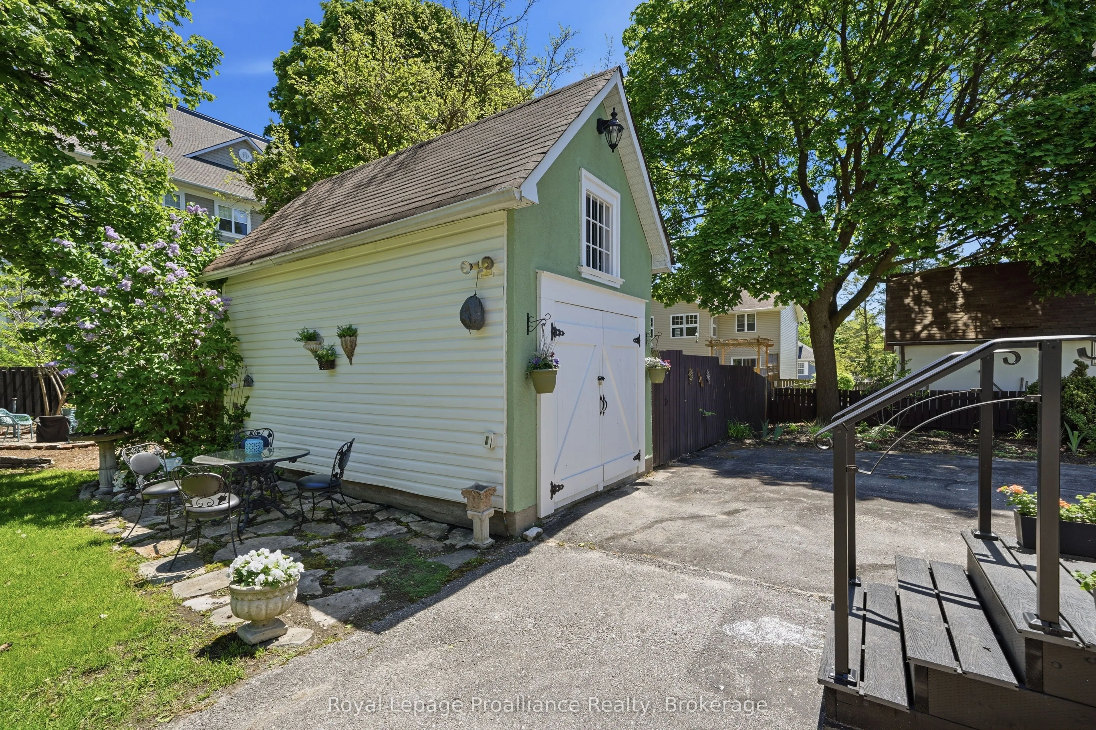 195 Maclellan Avenue
