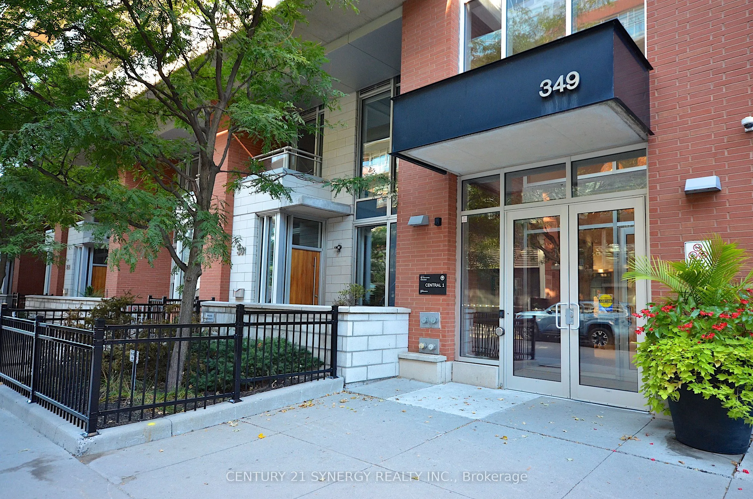 354 Gladstone Avenue #213