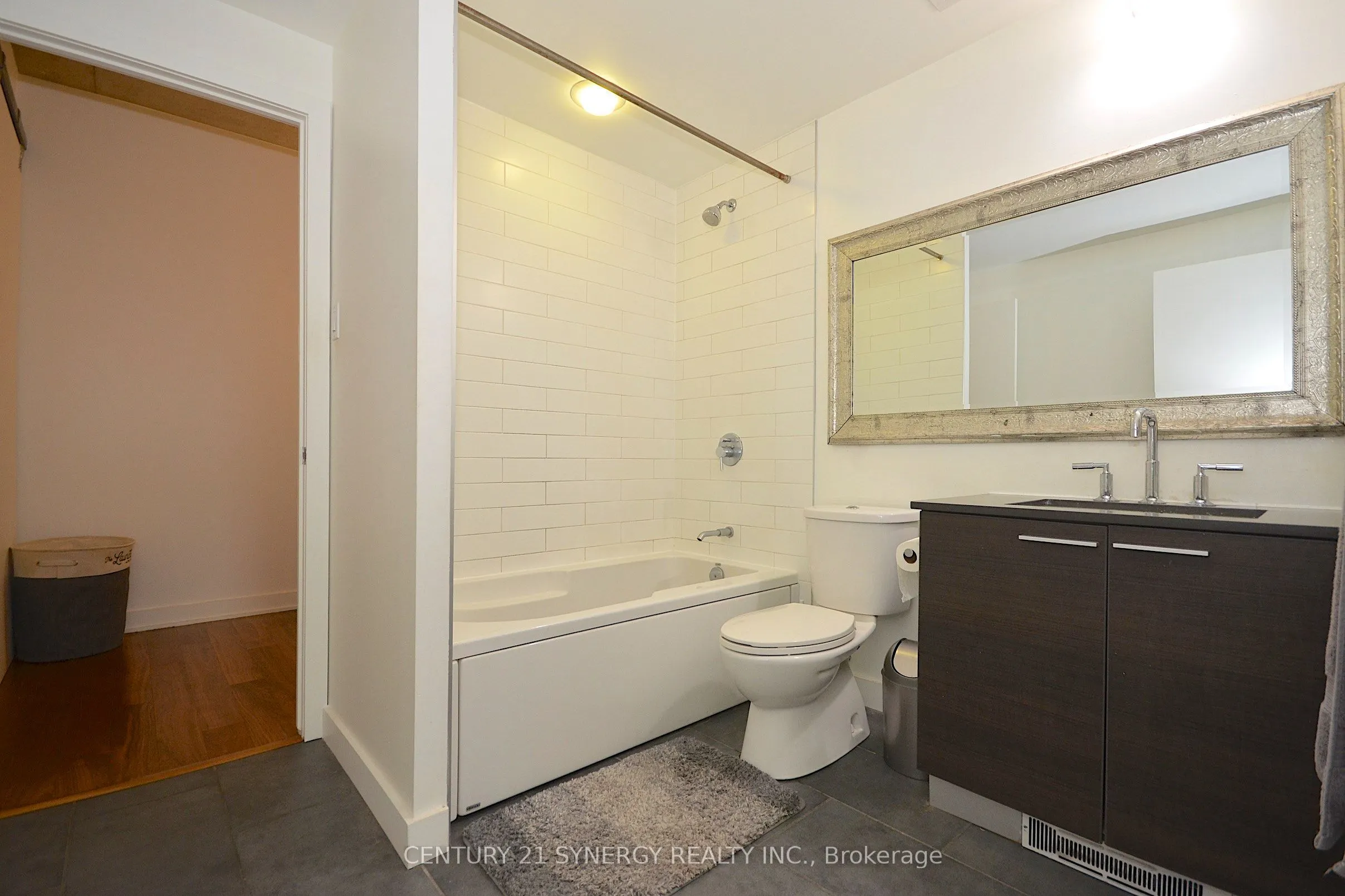 354 Gladstone Avenue #213