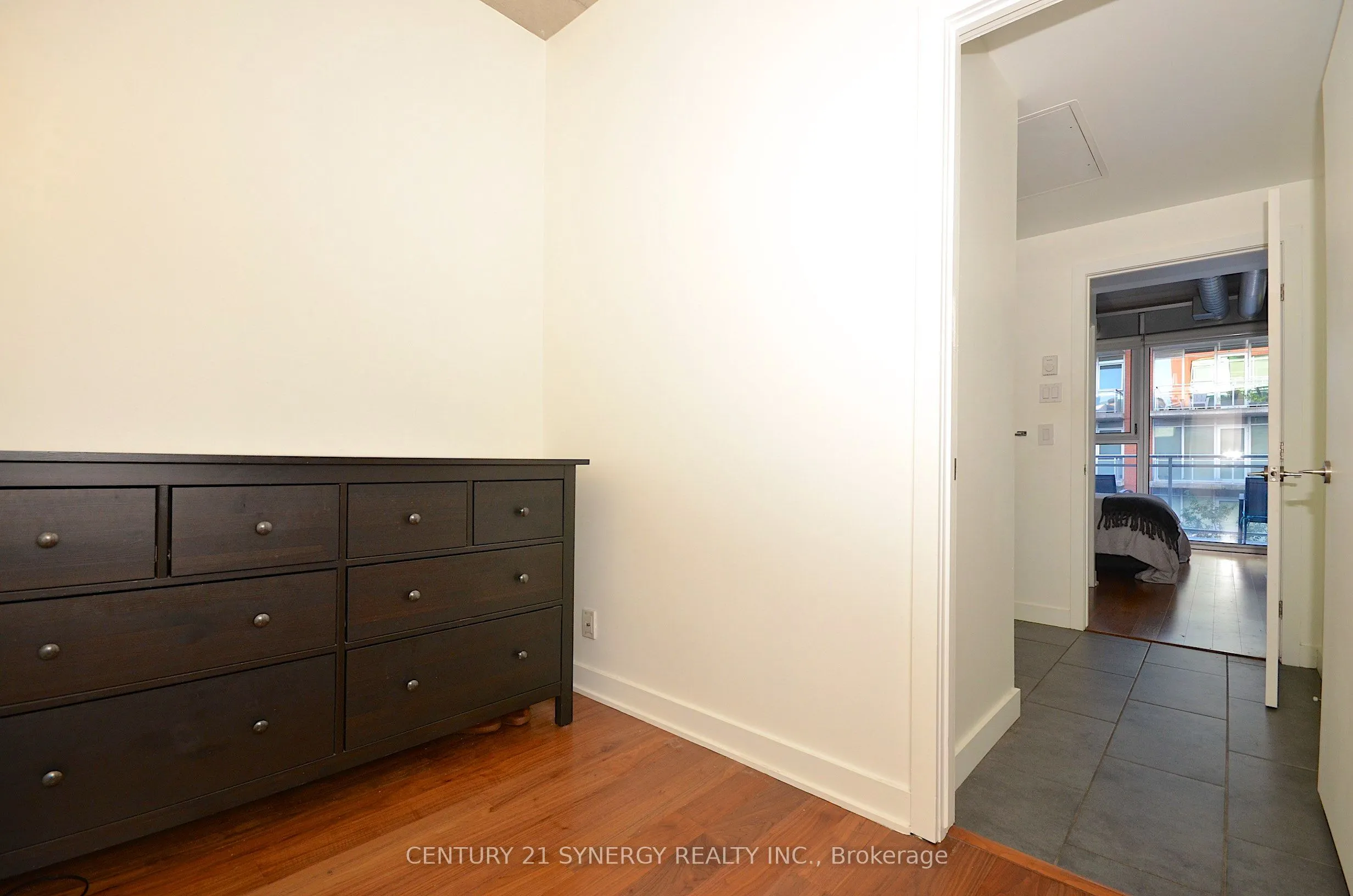 354 Gladstone Avenue #213
