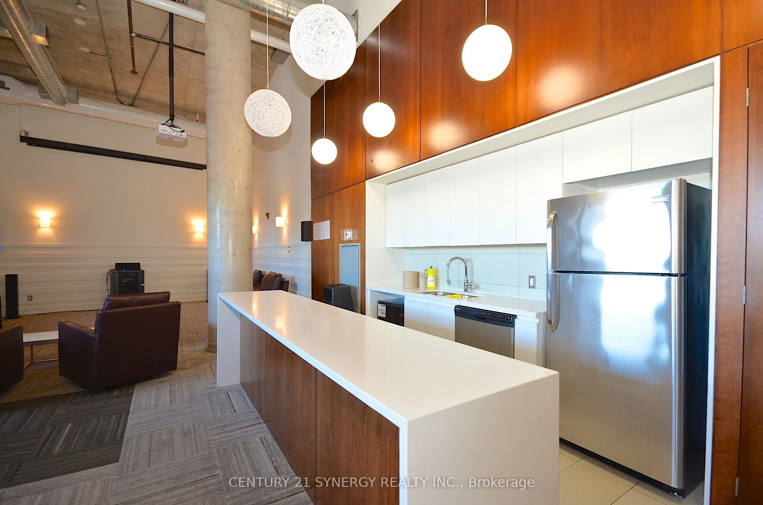 354 Gladstone Avenue #213