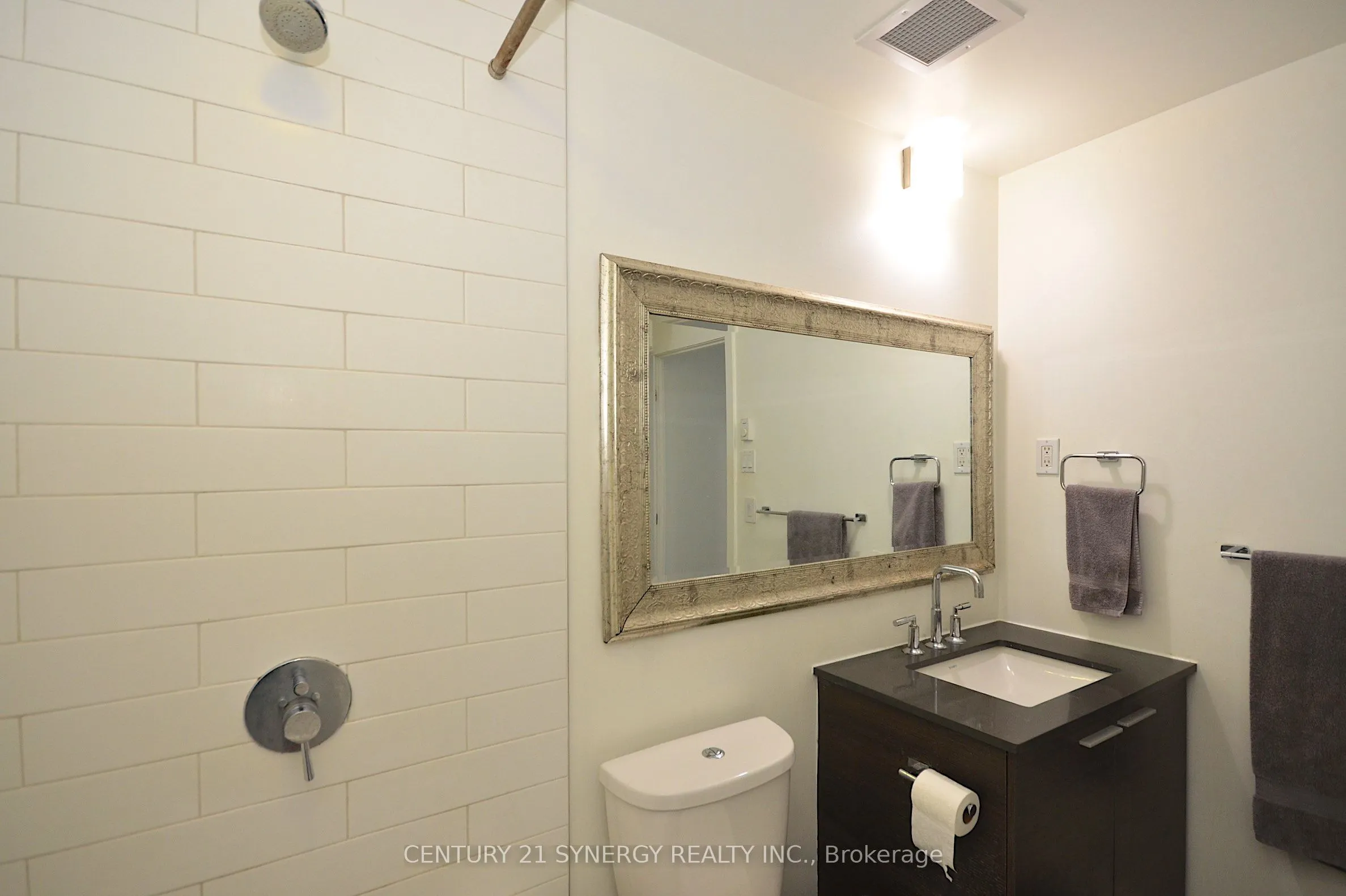 354 Gladstone Avenue #213