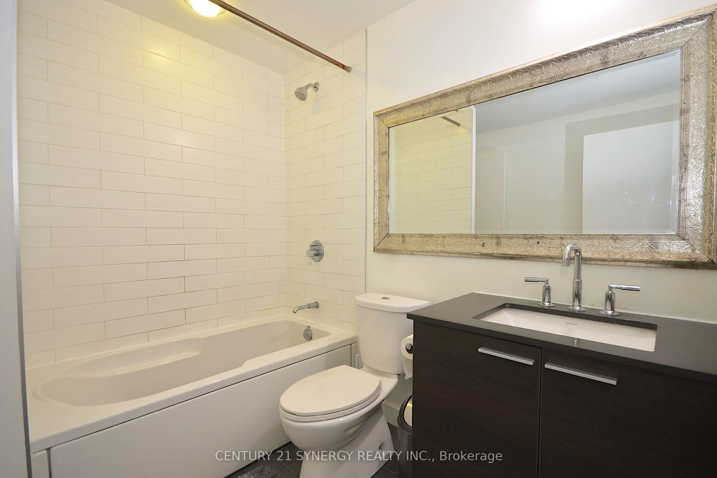 354 Gladstone Avenue #213
