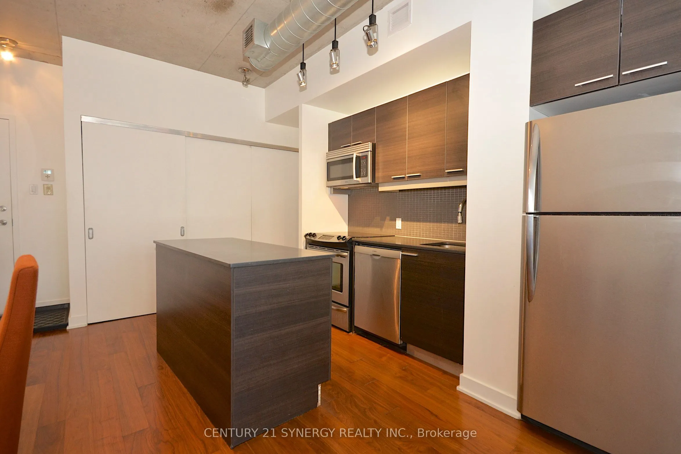 354 Gladstone Avenue #213