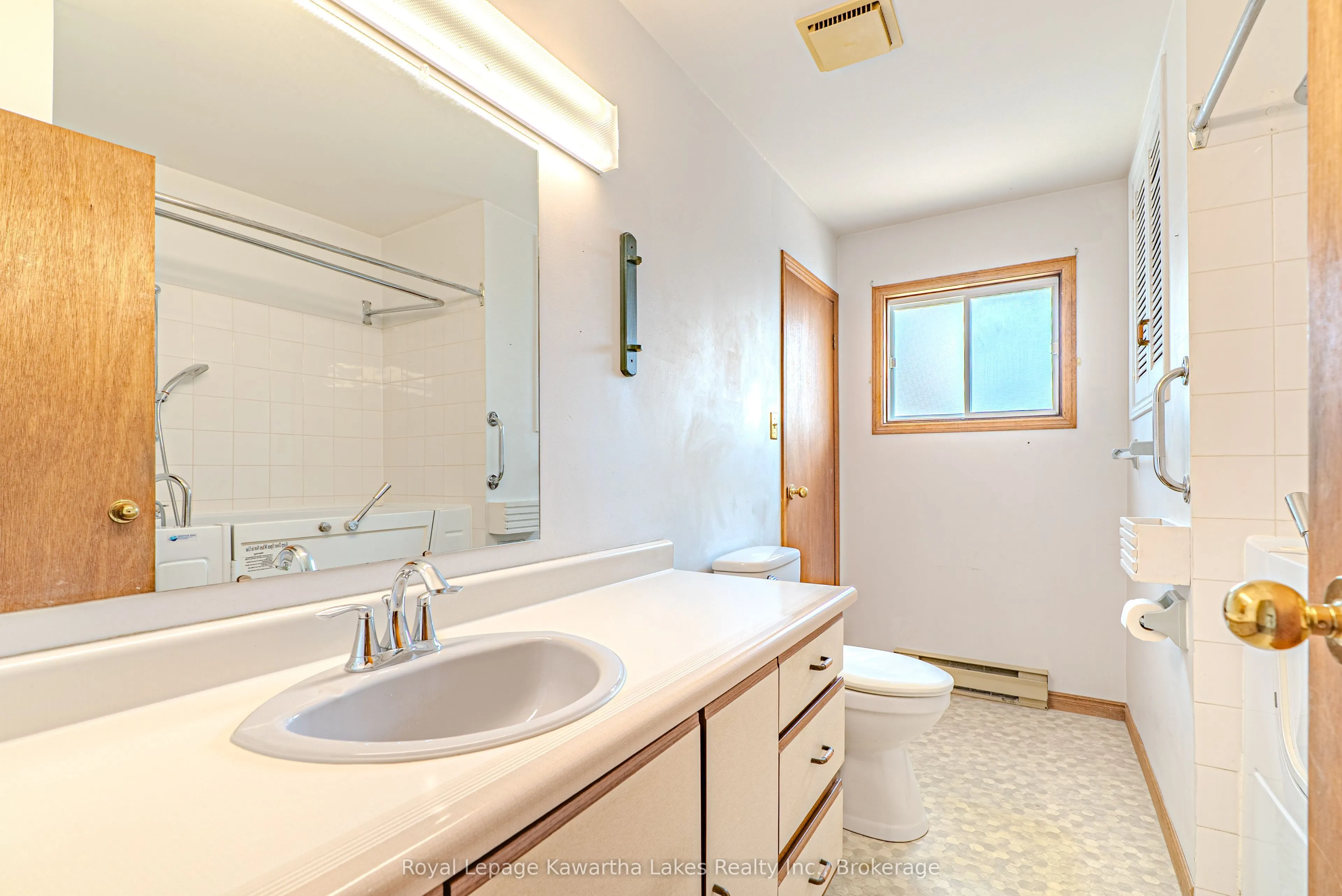 182 Colborne Street W