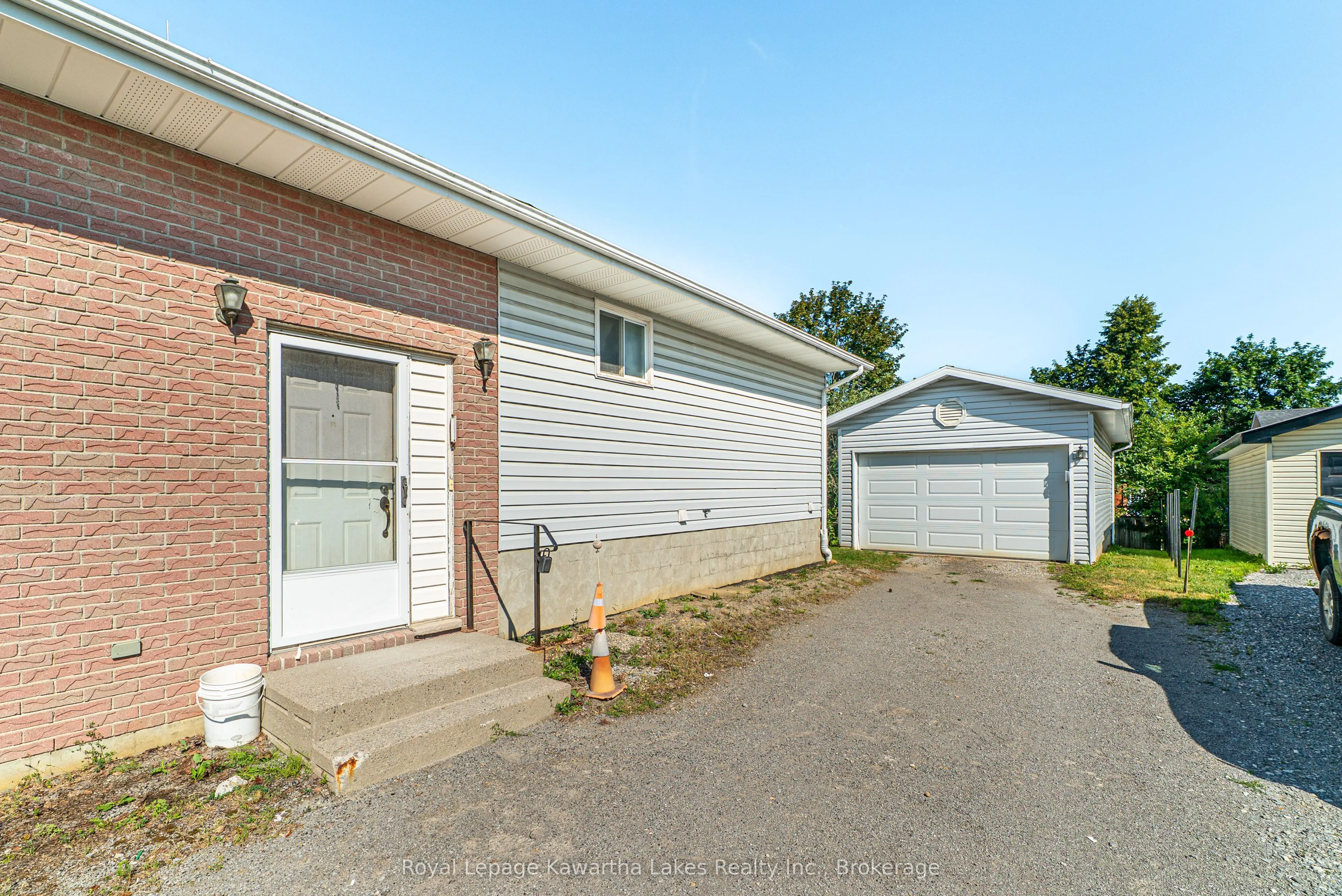 182 Colborne Street W