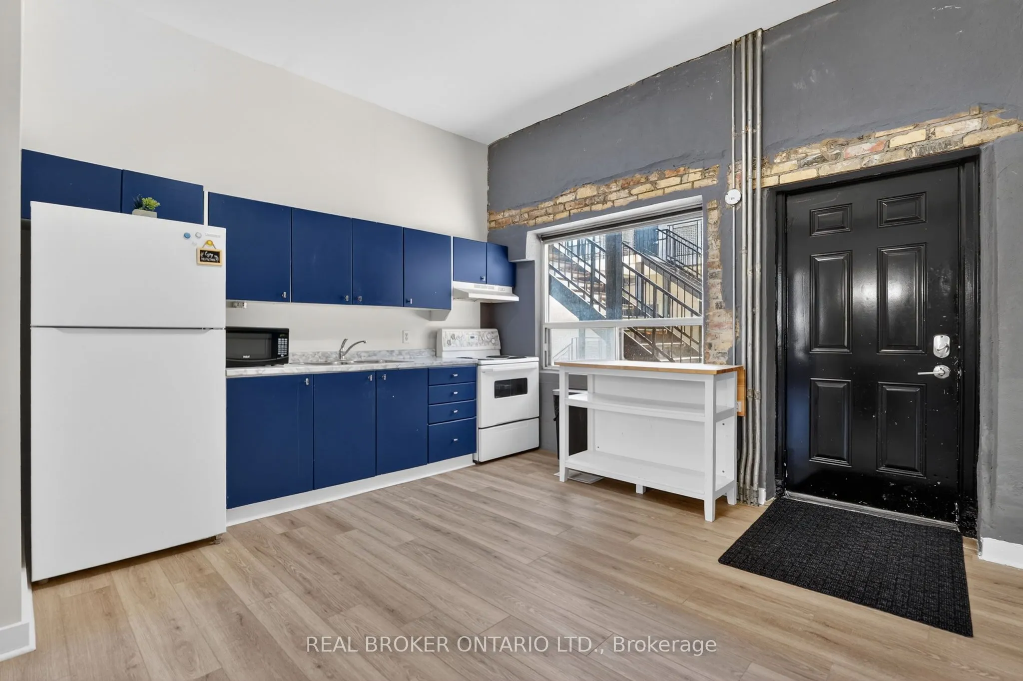 12 Bridgeport Road E #9