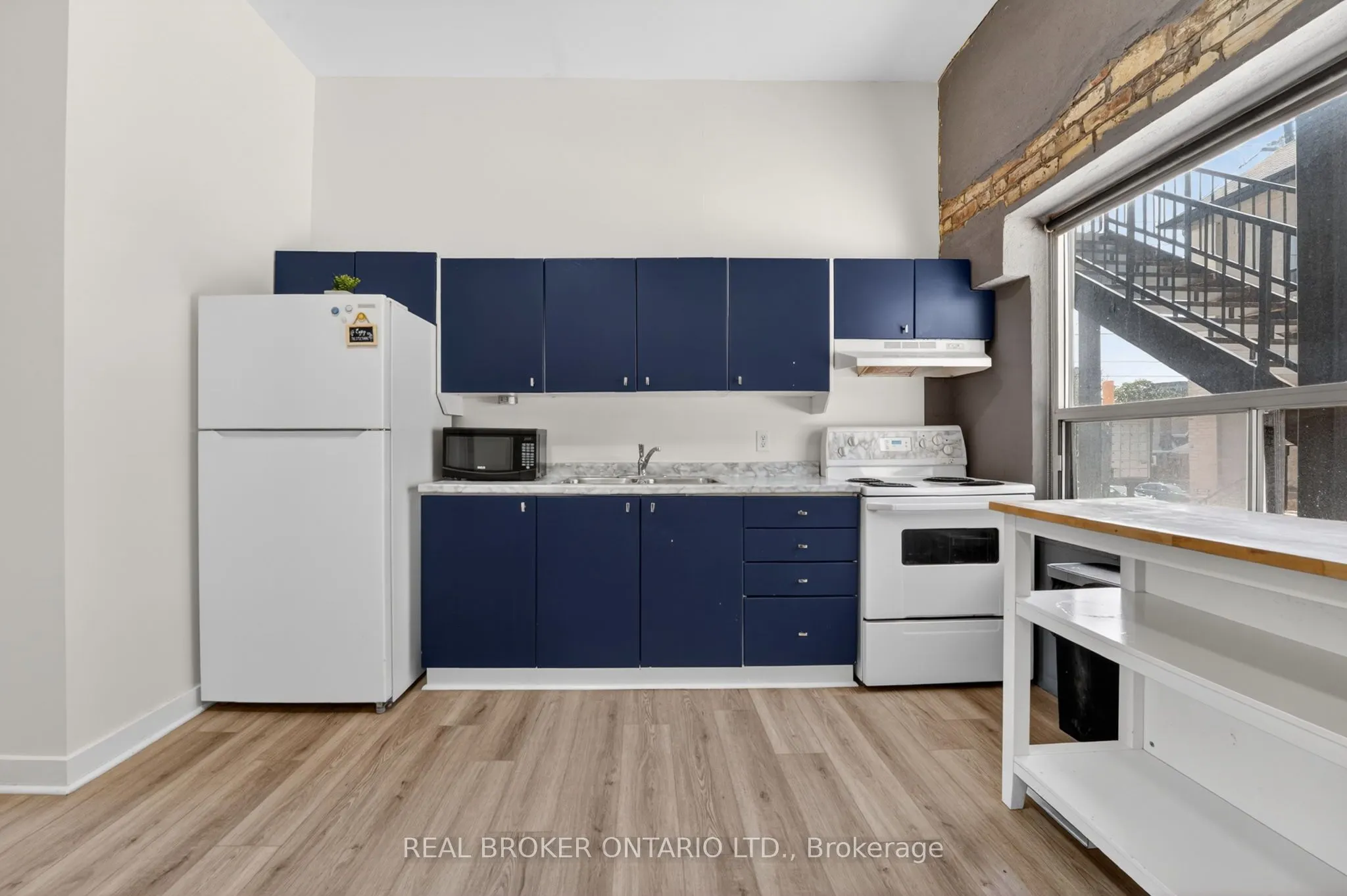 12 Bridgeport Road E #9