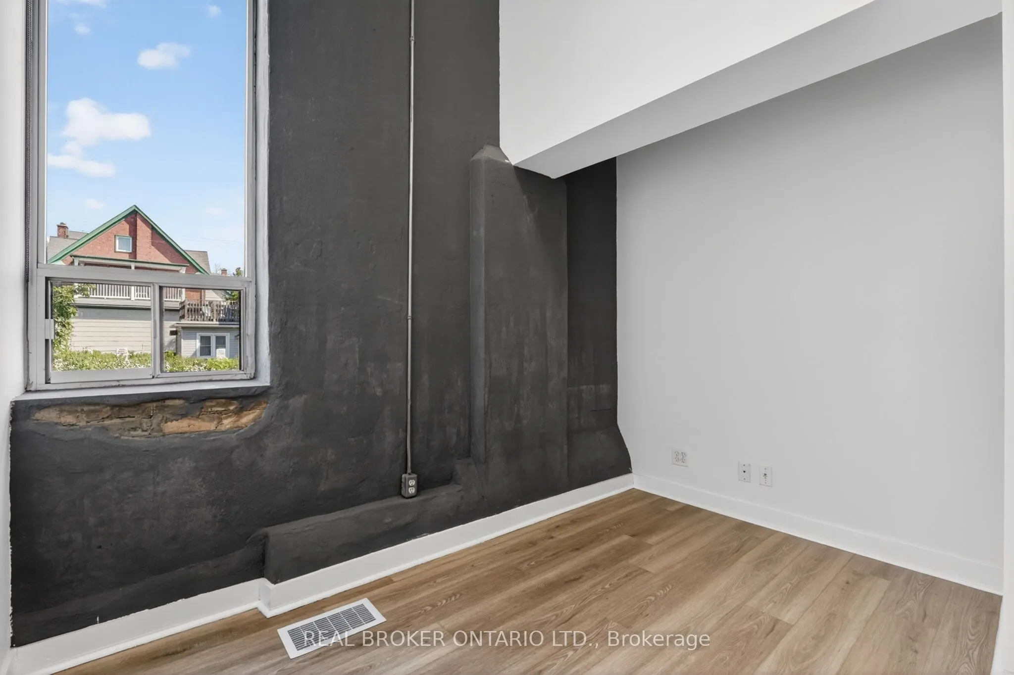 12 Bridgeport Road E #9