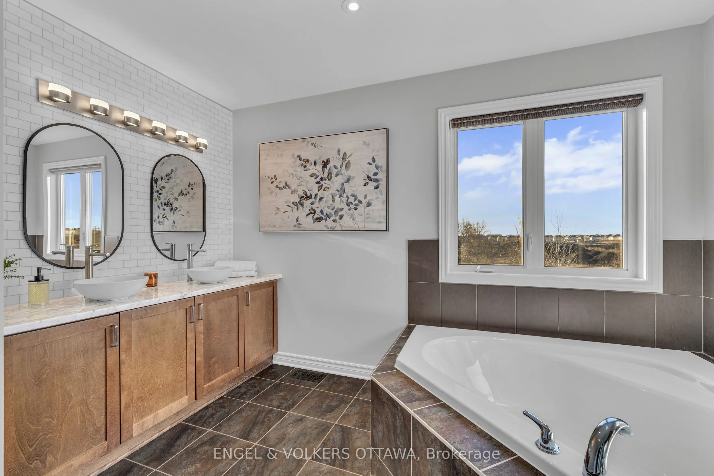 1080 Northgraves Crescent