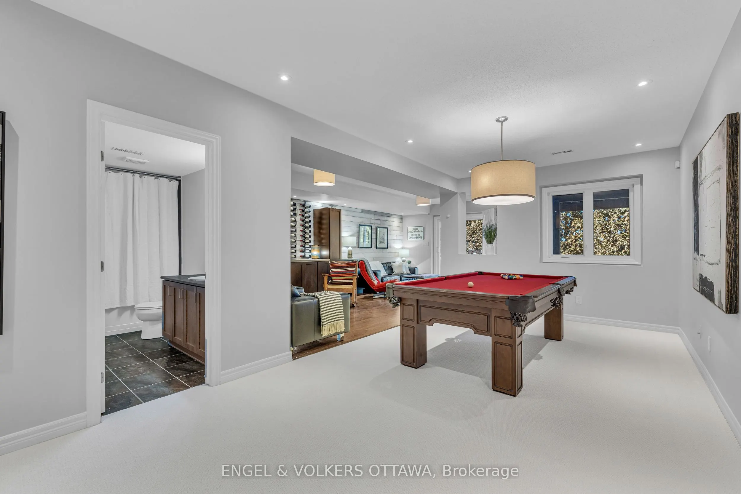 1080 Northgraves Crescent