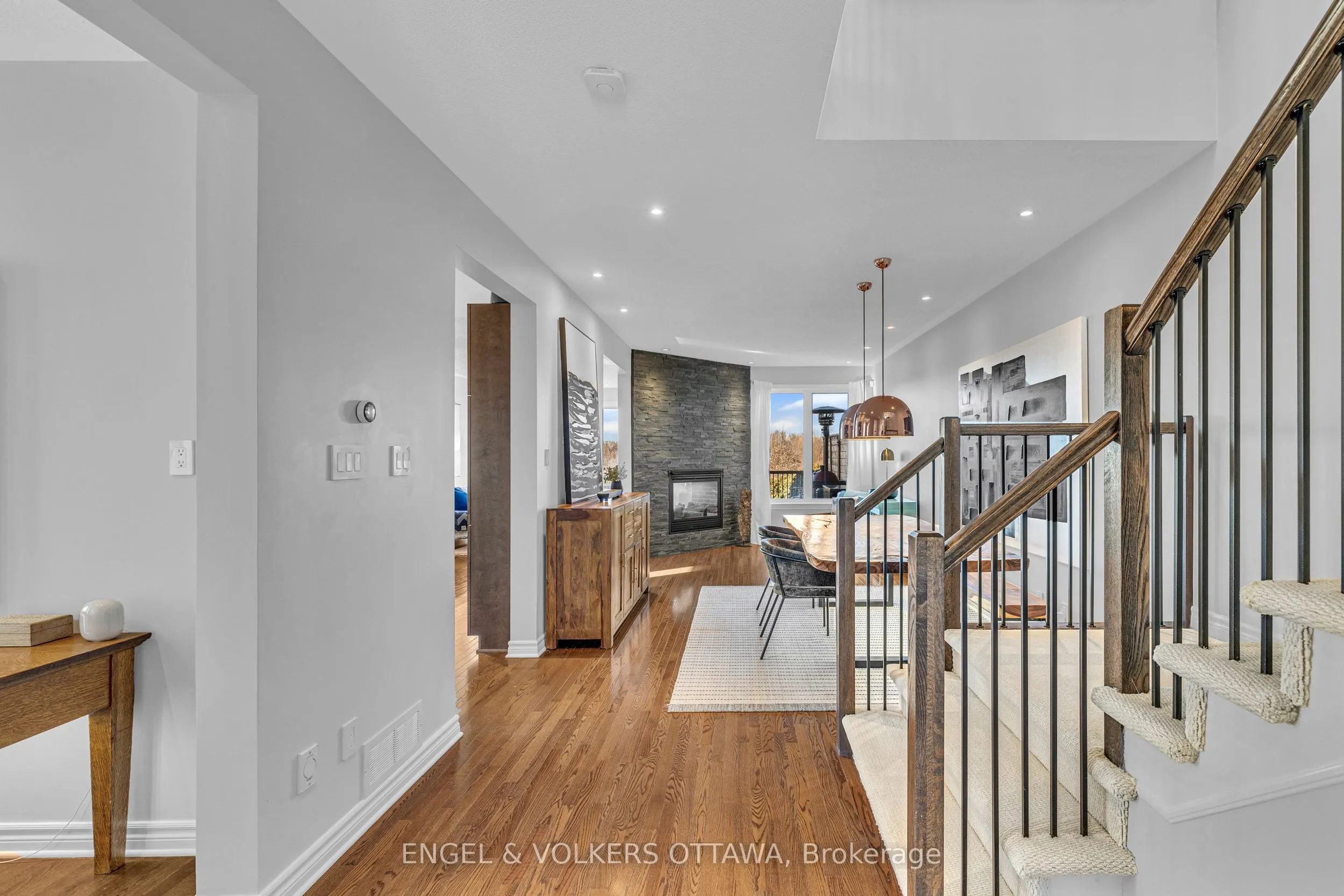 1080 Northgraves Crescent