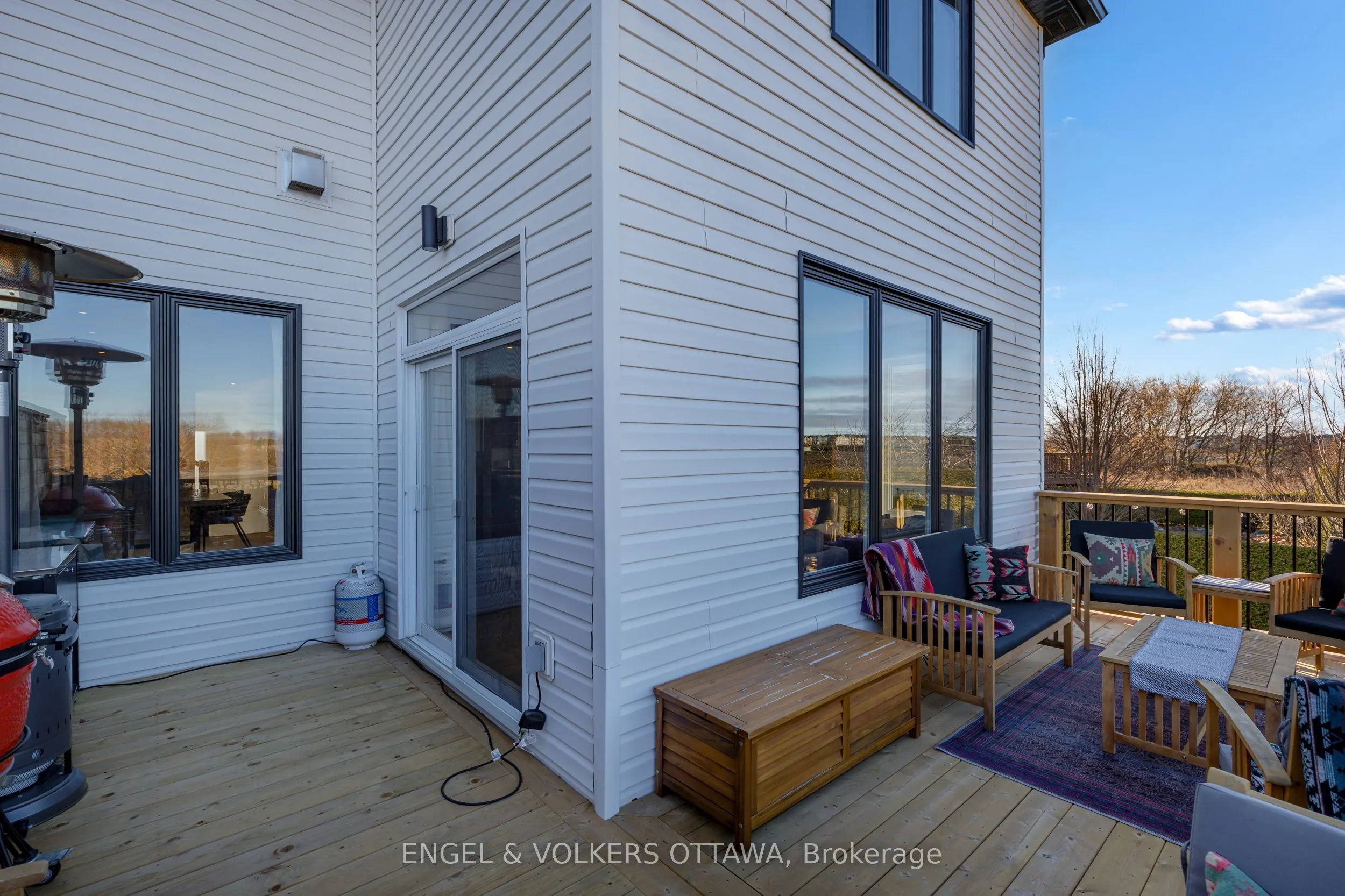 1080 Northgraves Crescent