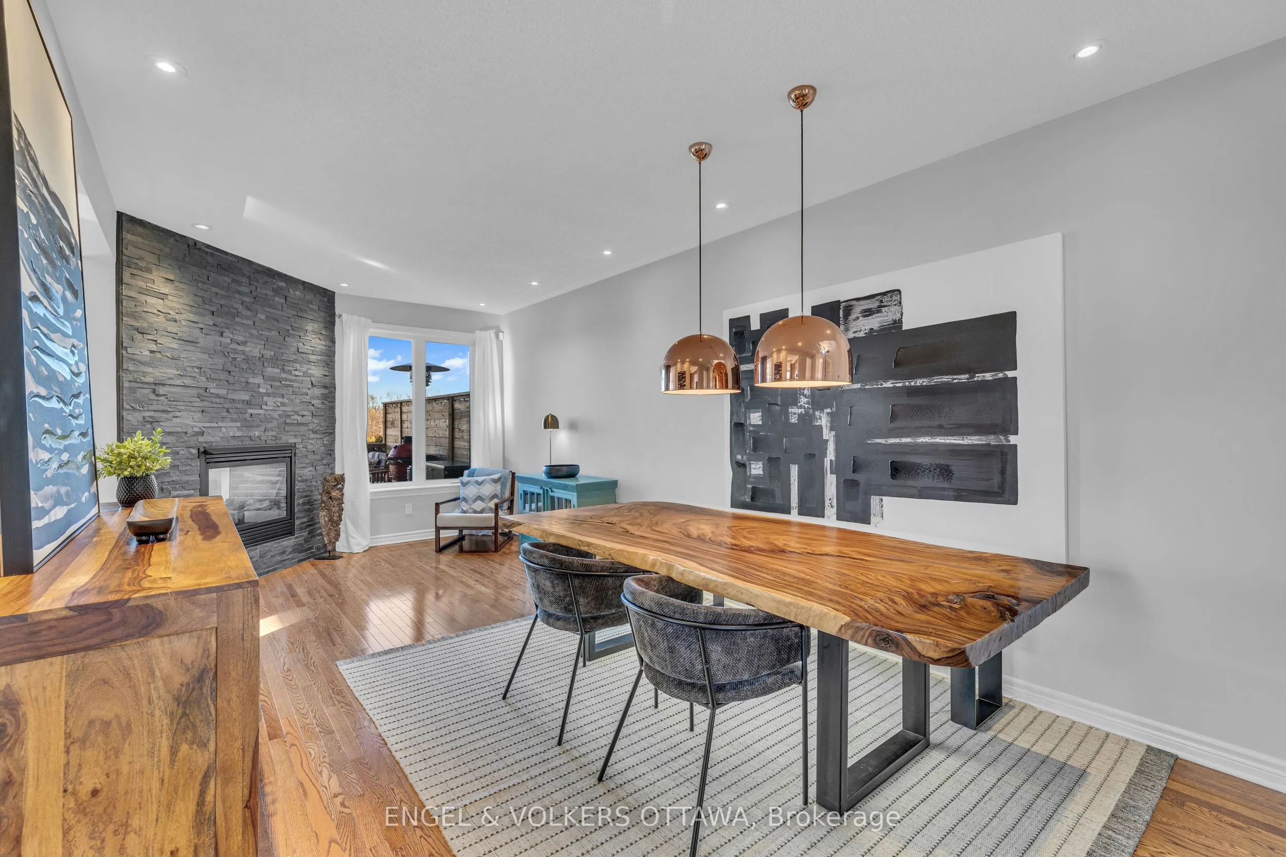 1080 Northgraves Crescent