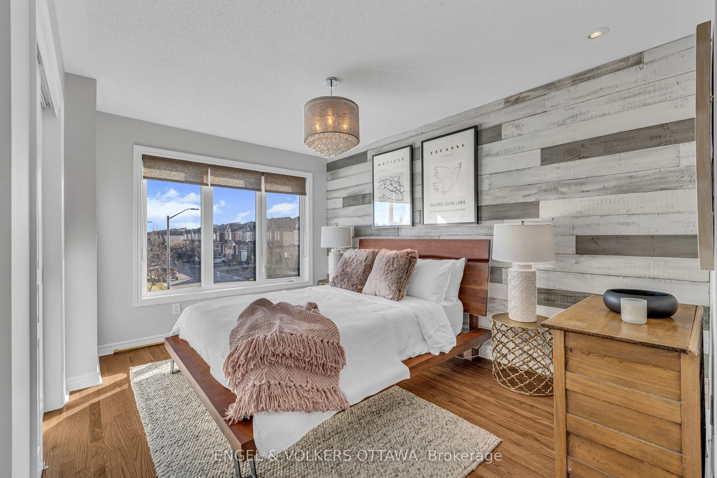 1080 Northgraves Crescent