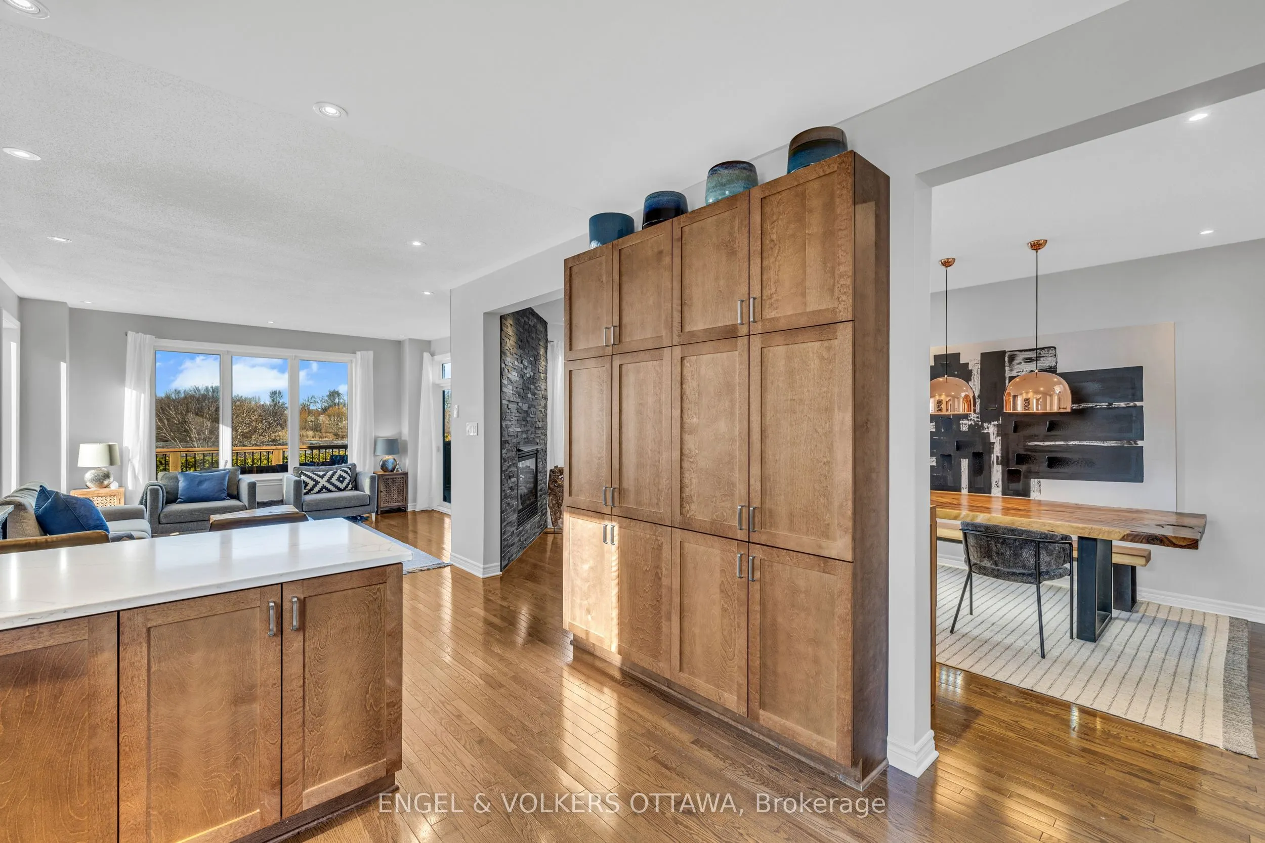 1080 Northgraves Crescent