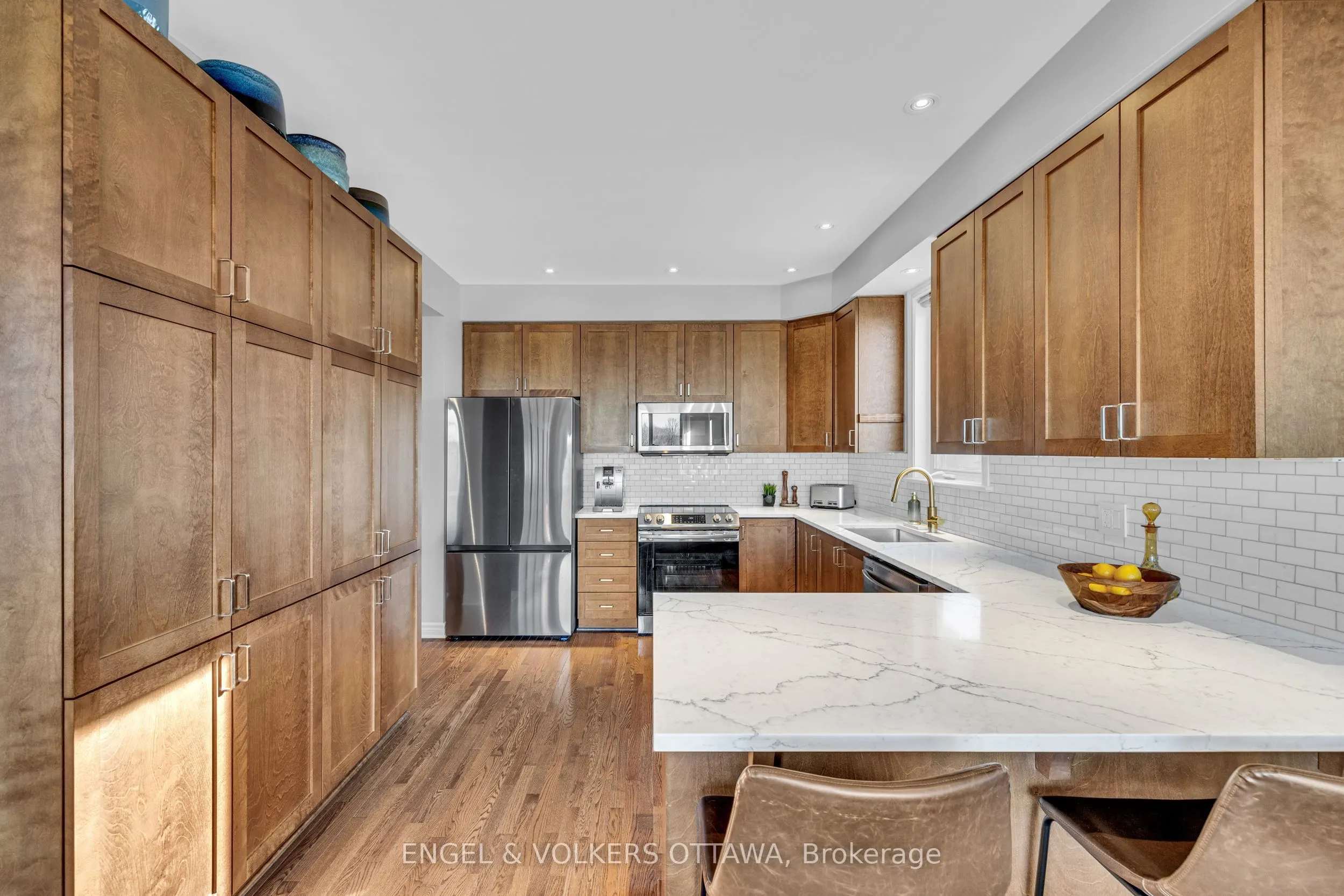 1080 Northgraves Crescent
