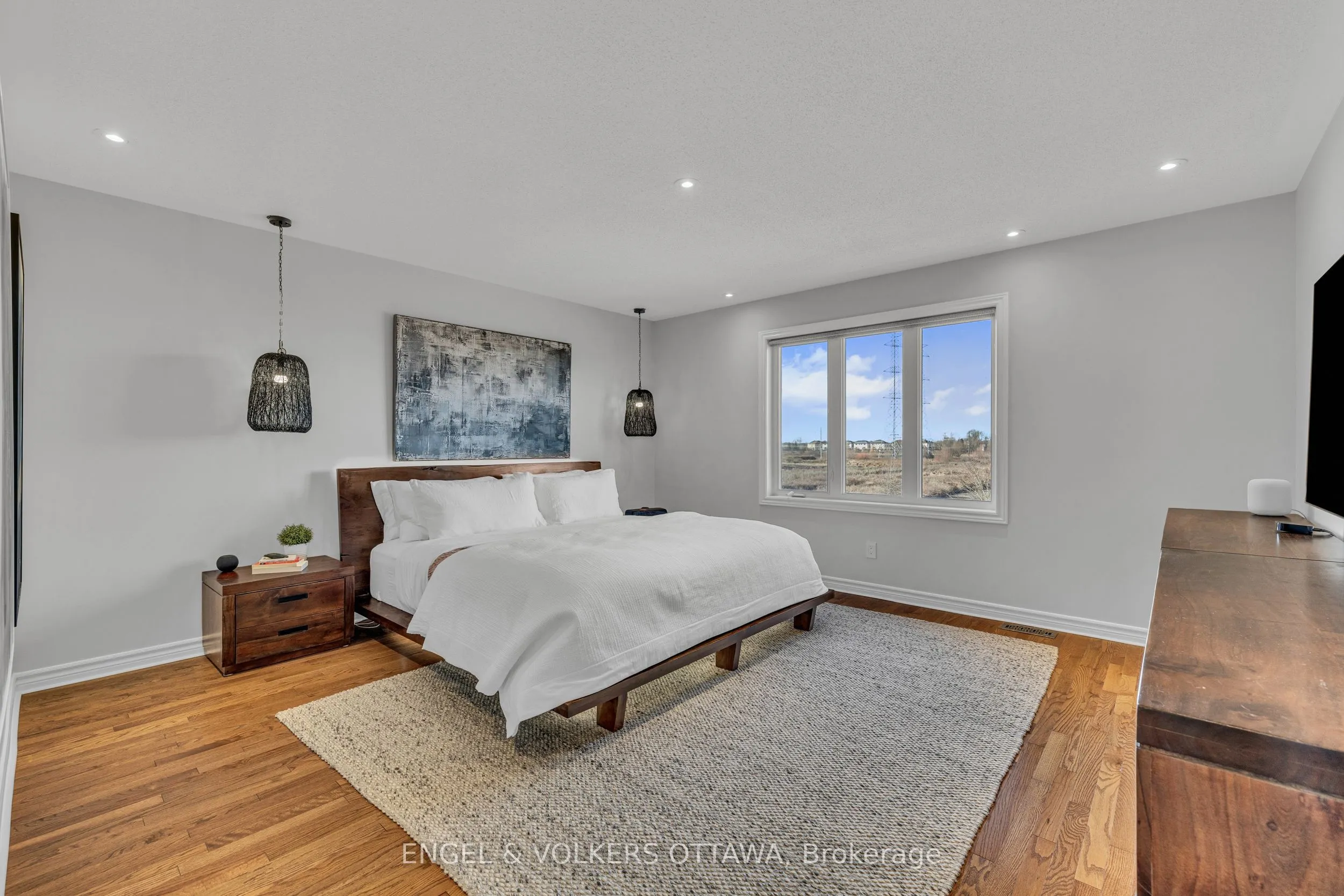 1080 Northgraves Crescent