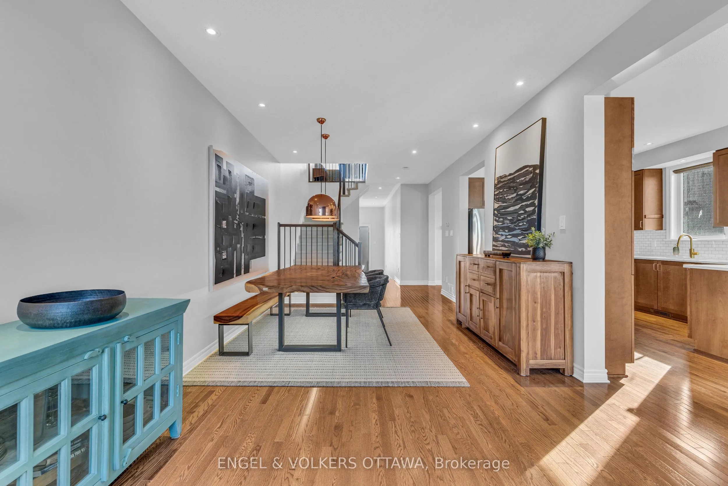 1080 Northgraves Crescent