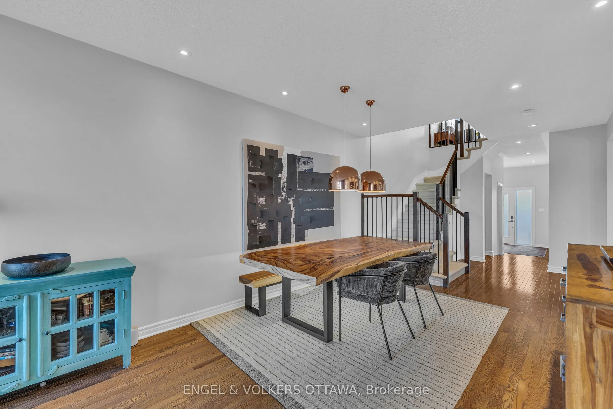 1080 Northgraves Crescent