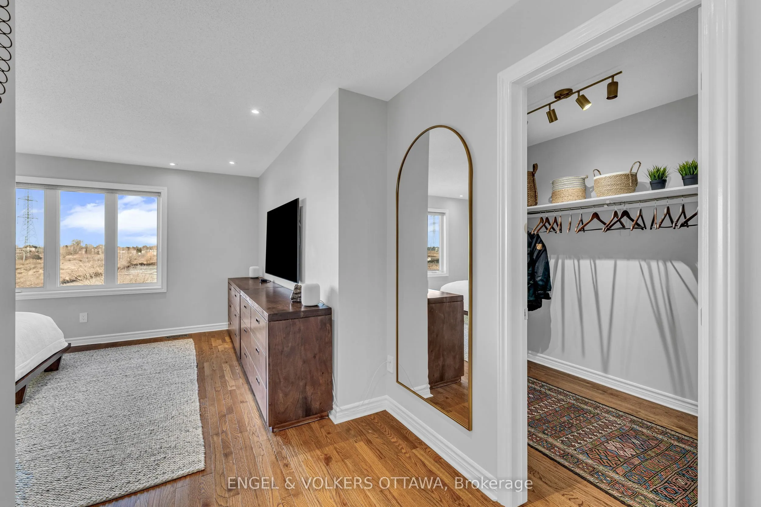 1080 Northgraves Crescent